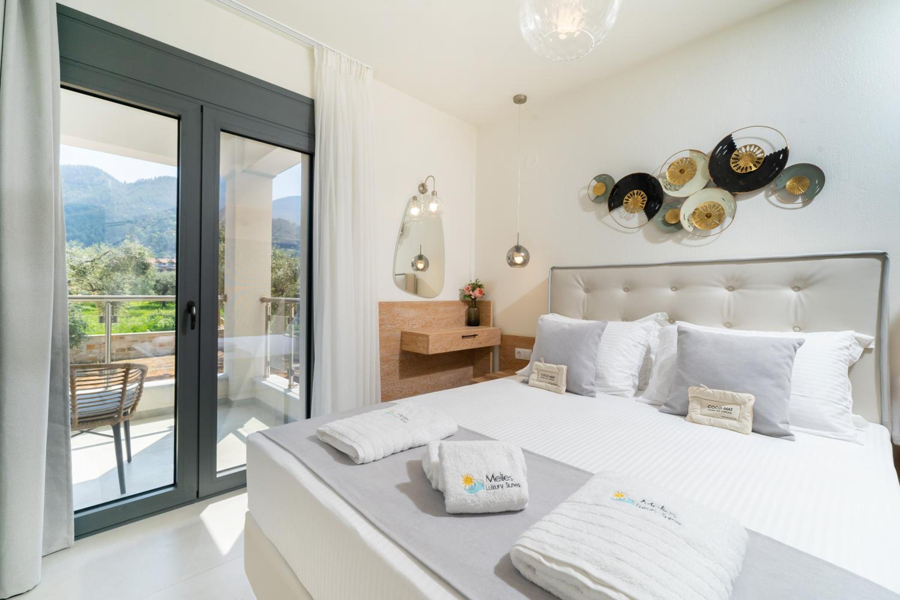 Deluxe King Suite photo 2
