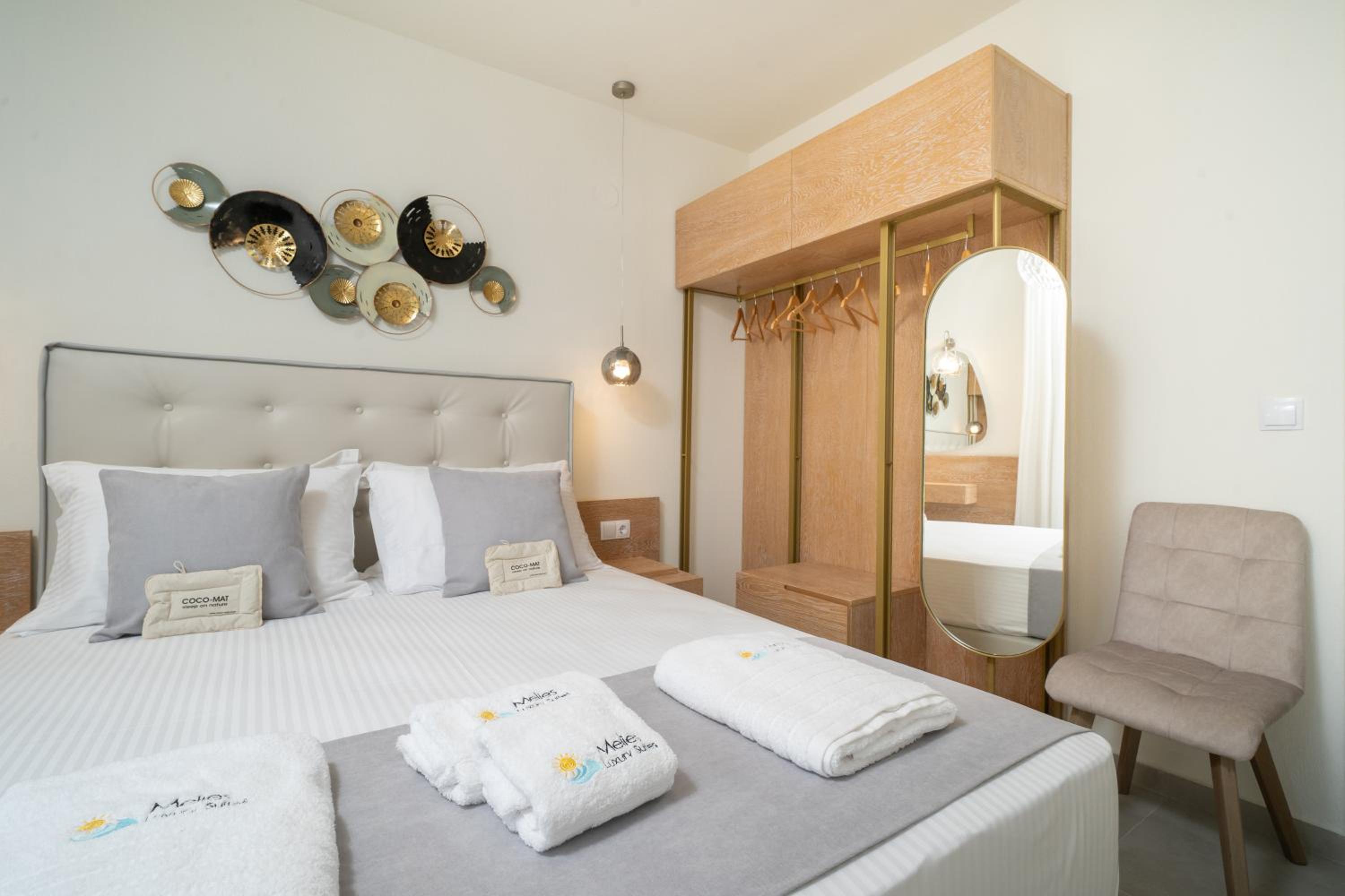 Deluxe King Suite photo 3
