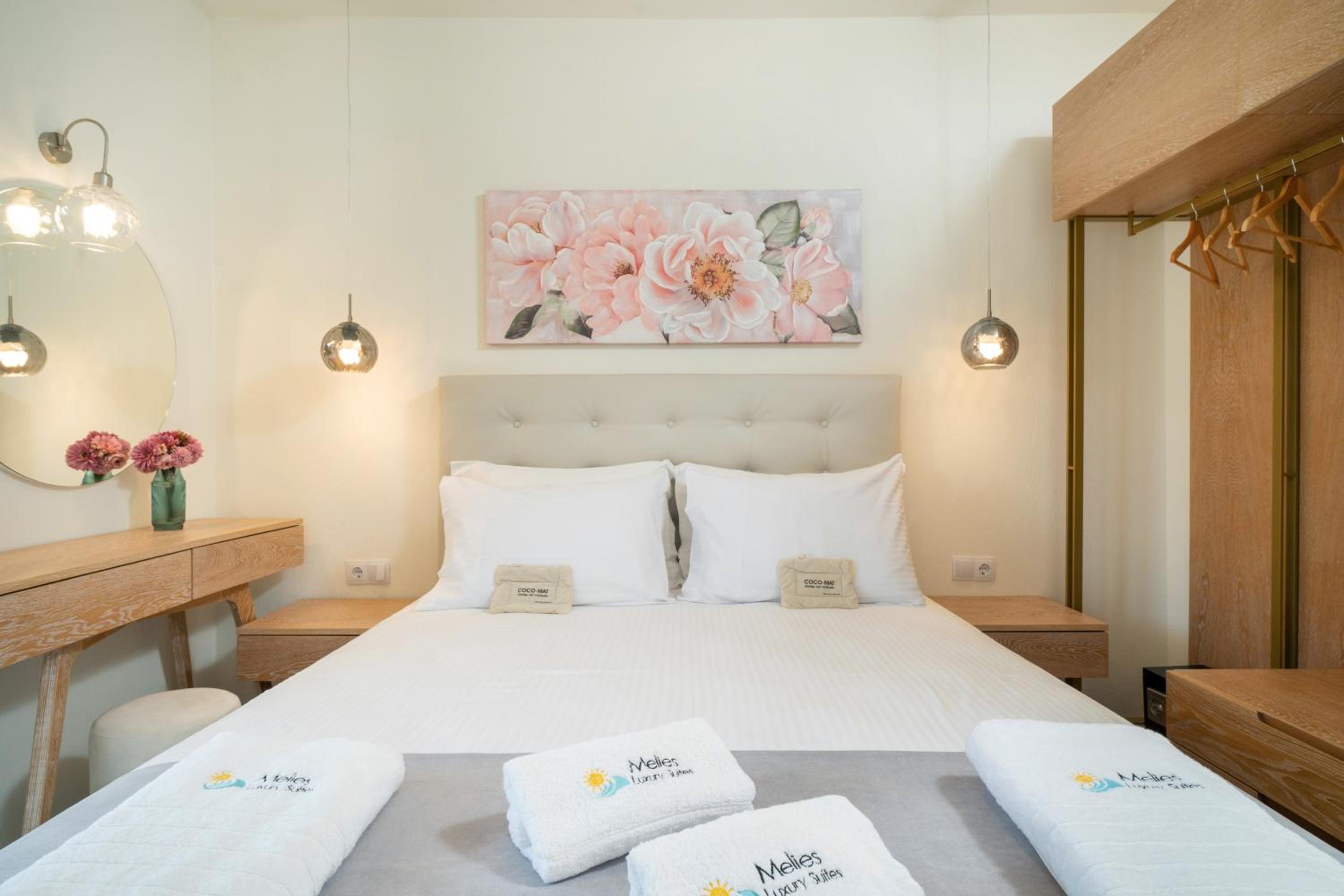 Deluxe King Suite photo 1