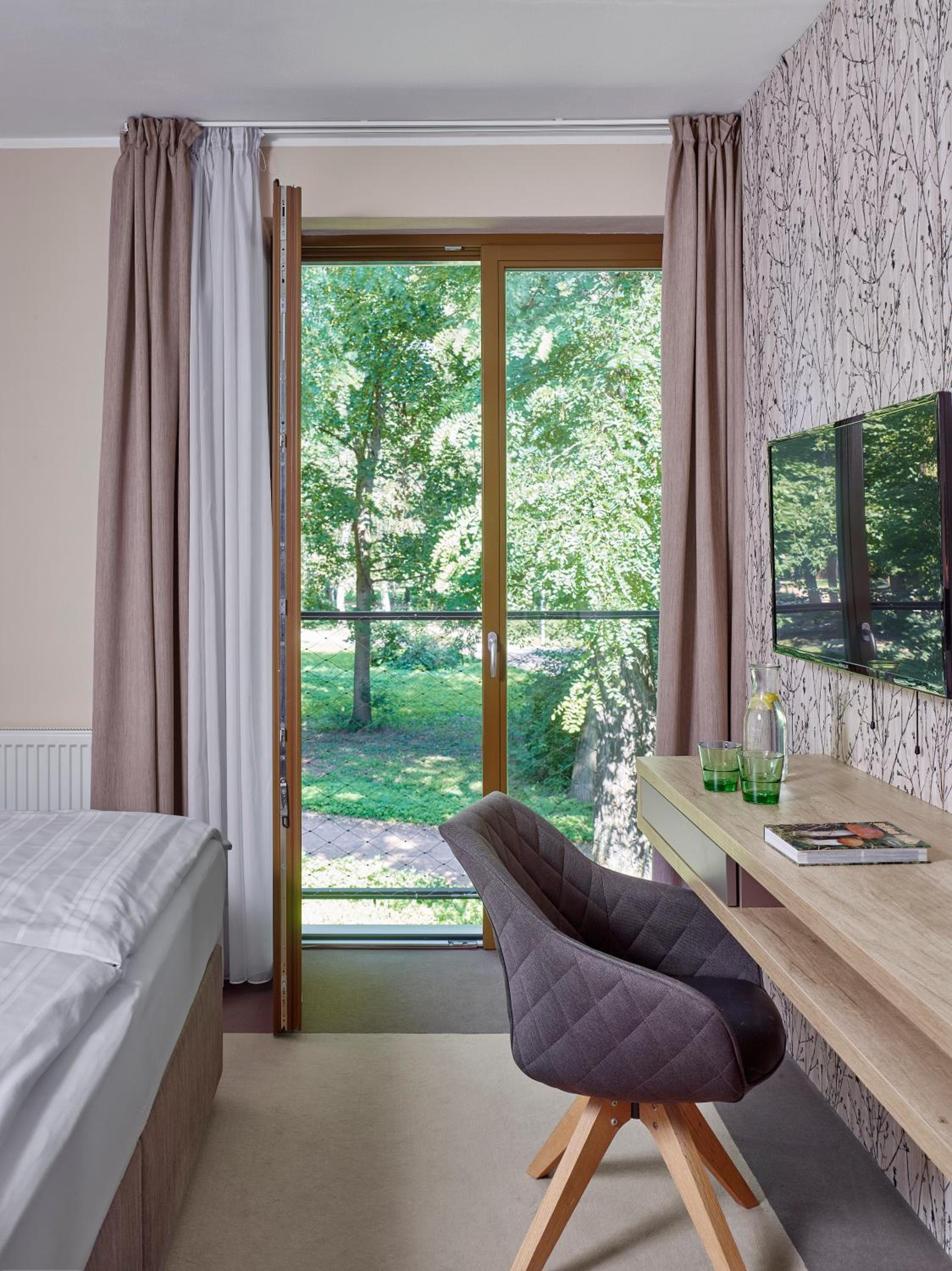 Superior Double or Twin Room with Garden photo 3