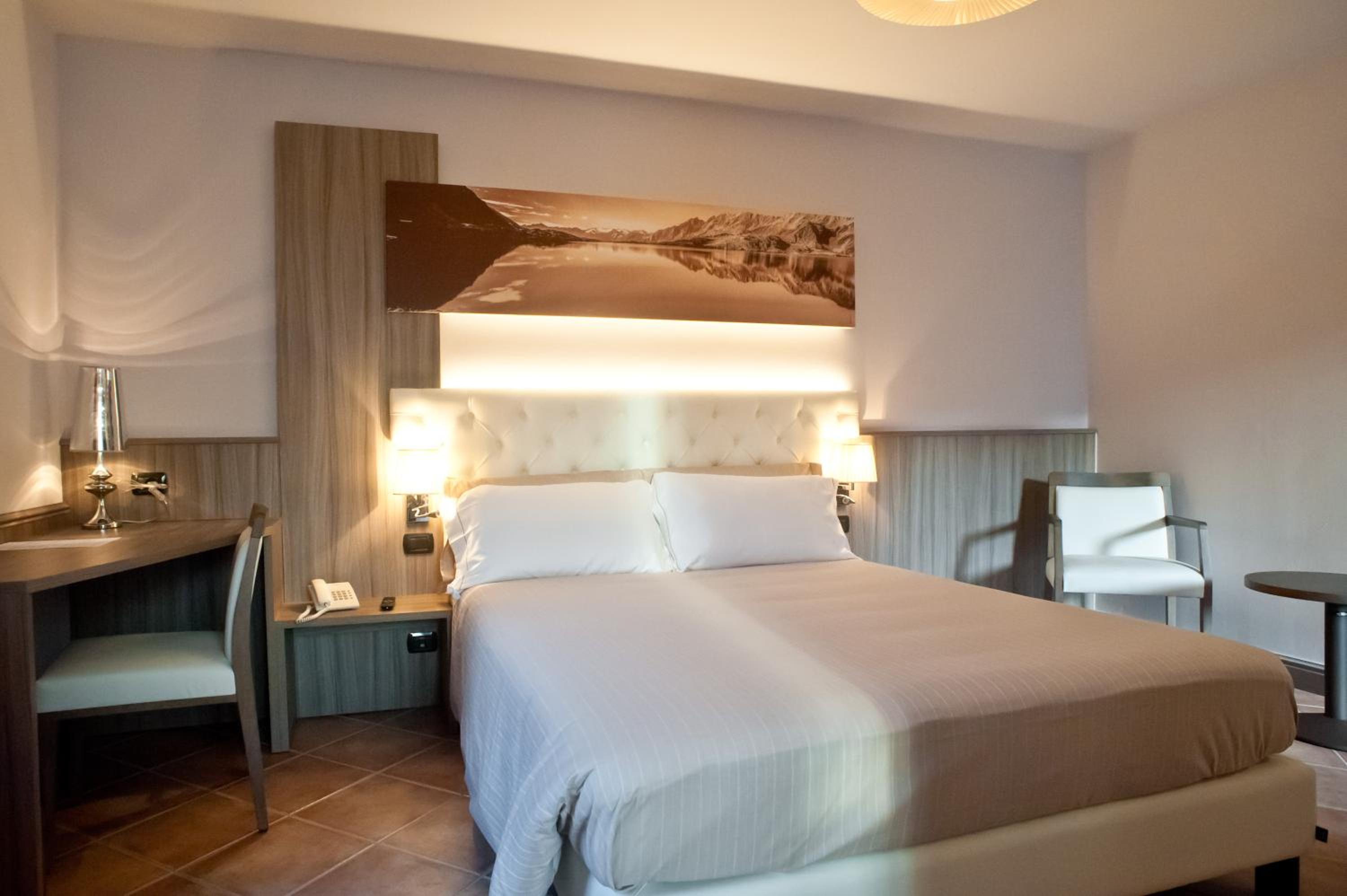 Standard Double or Twin Room photo 1