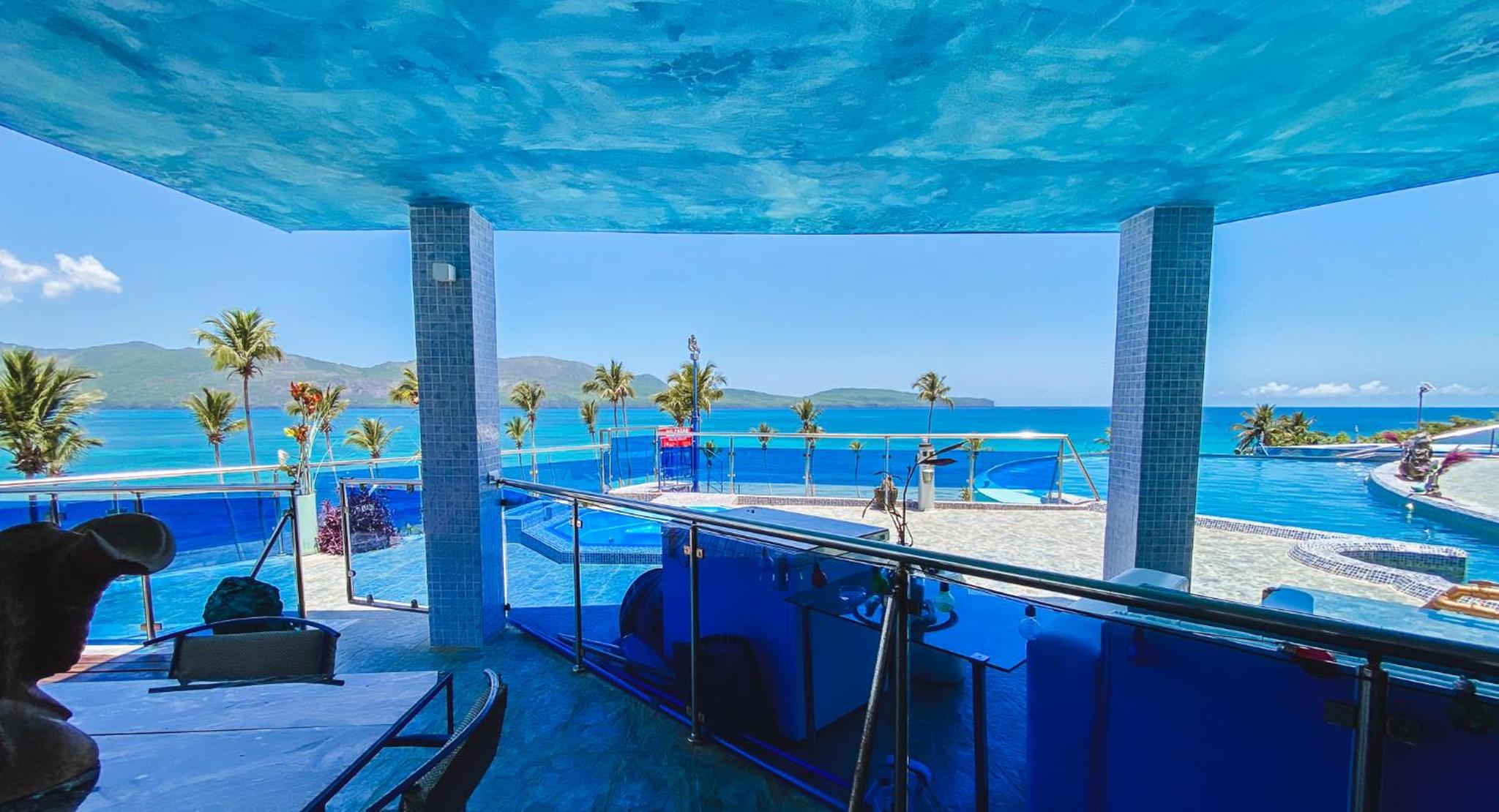 One-Bedroom Apartment with private pool