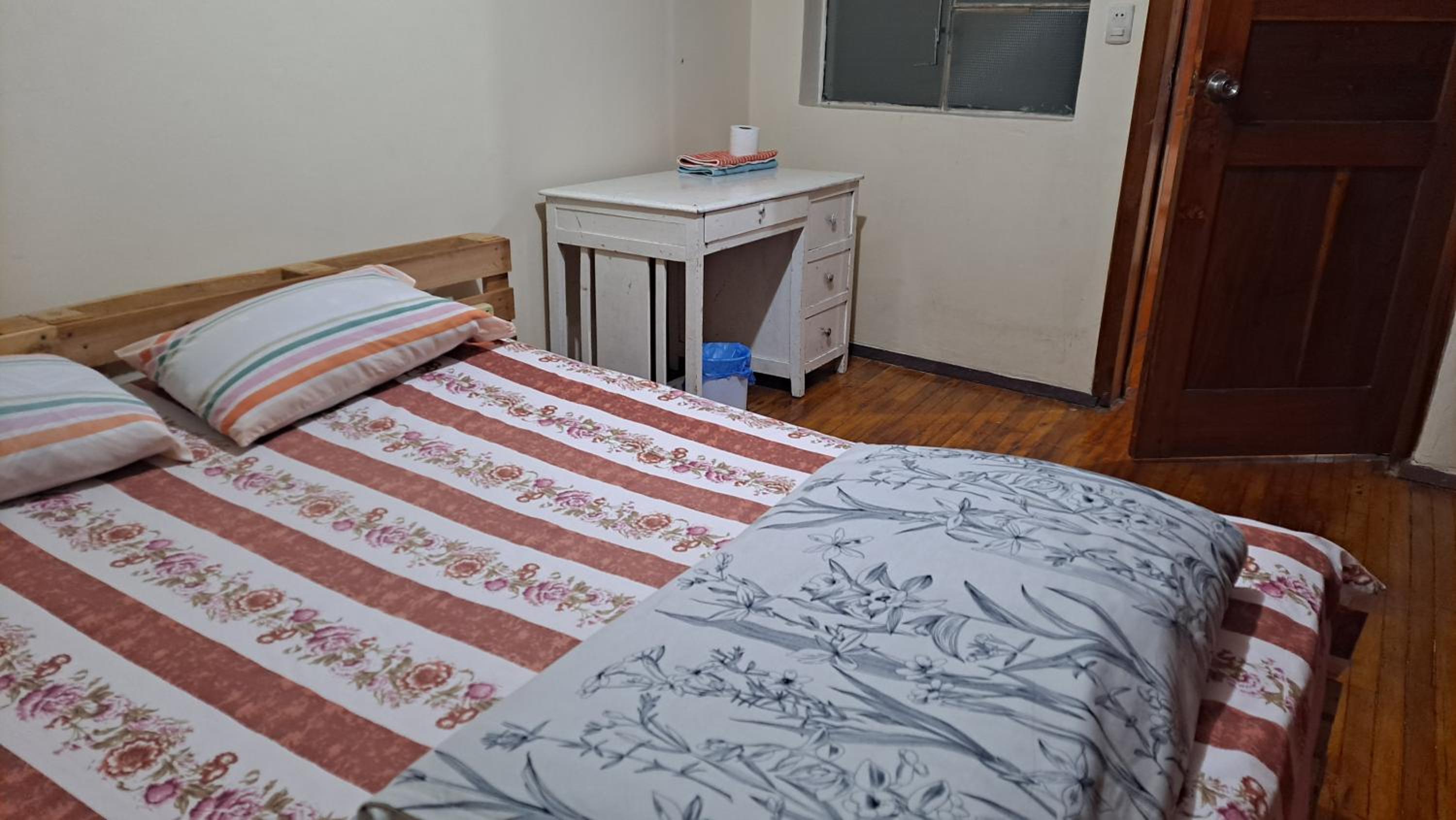 Queen Room photo 1