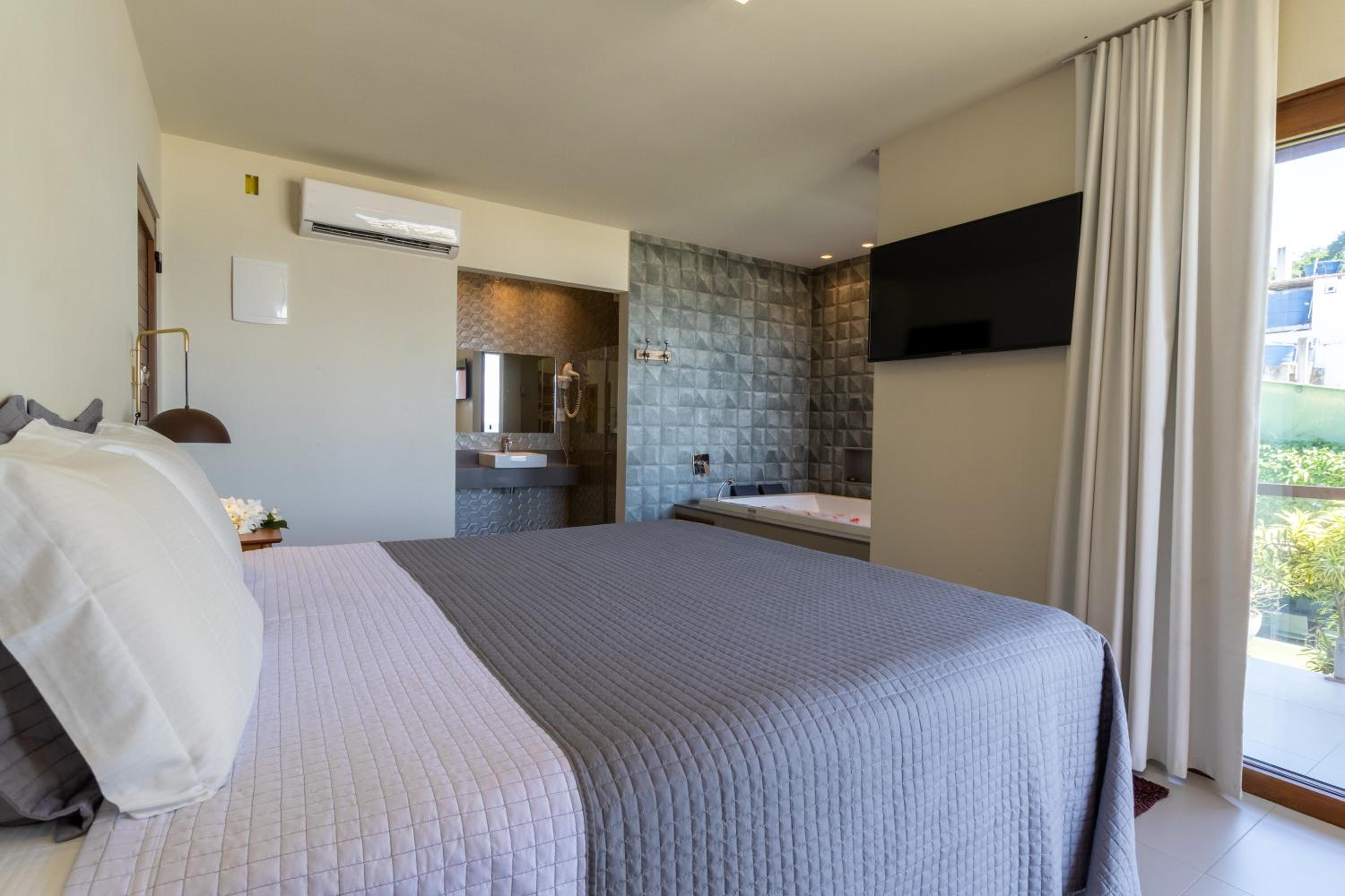Deluxe Suite with Spa Bath photo 2