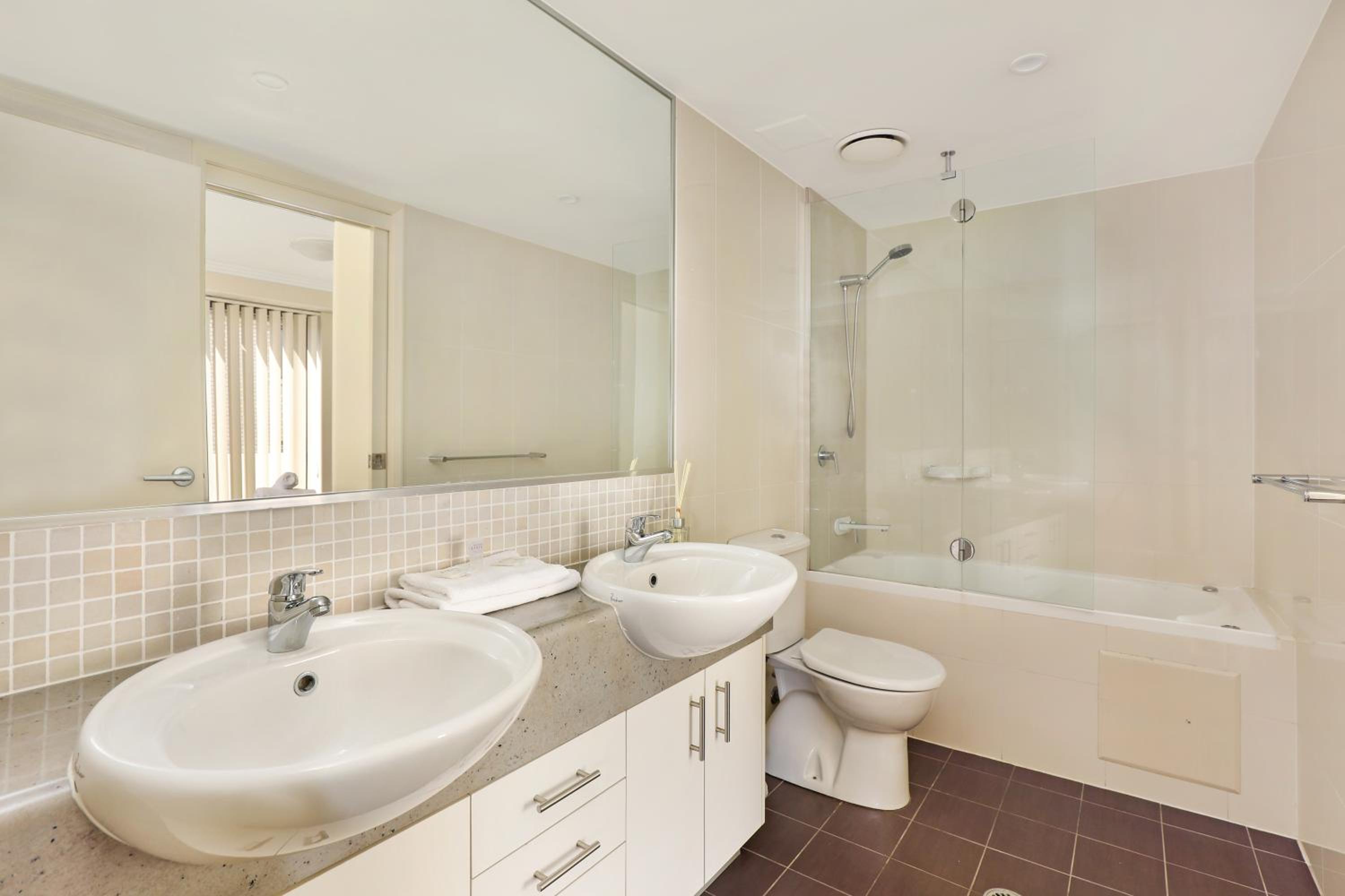 One-Bedroom Apartment - Photo 8