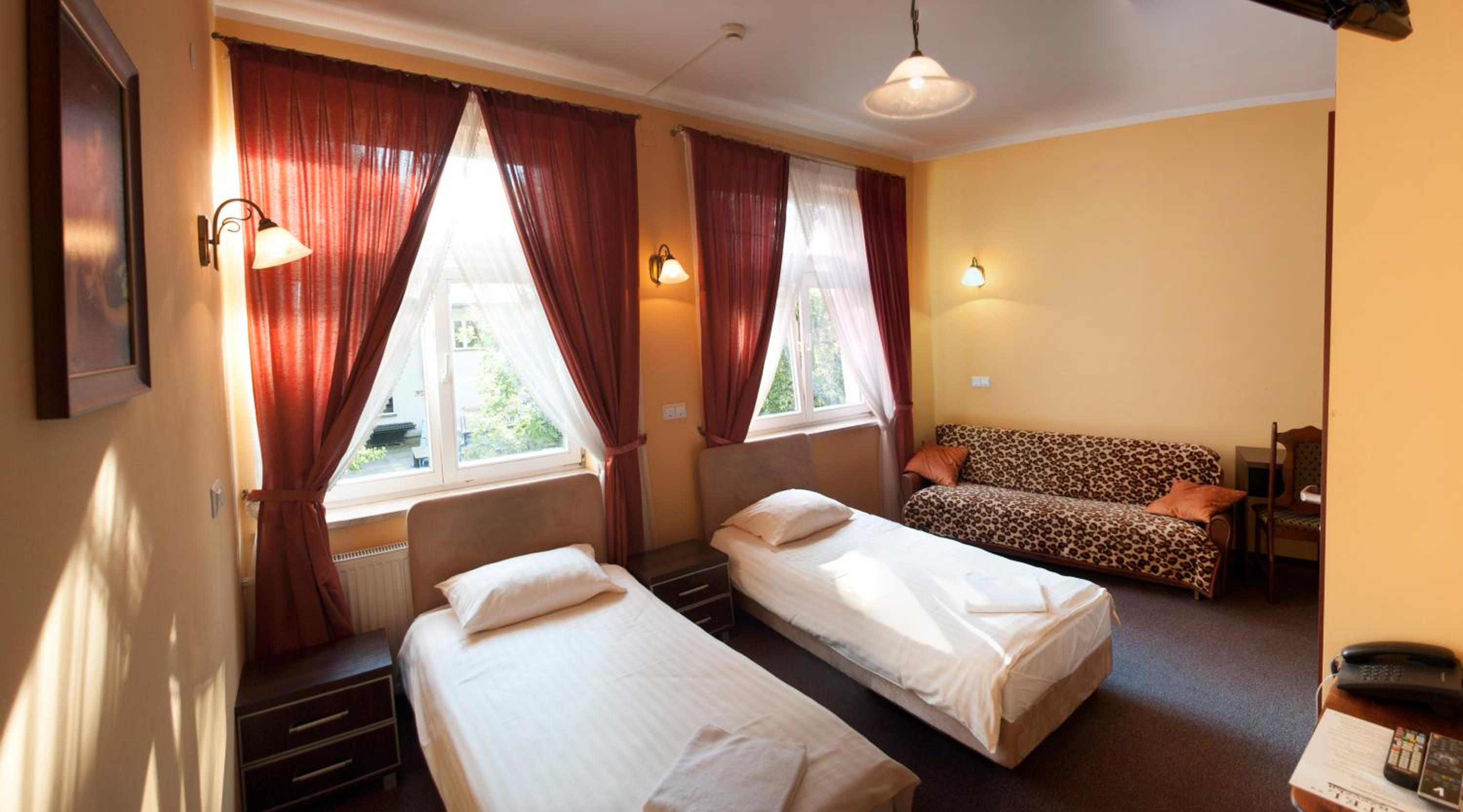 Twin Room - Photo 3