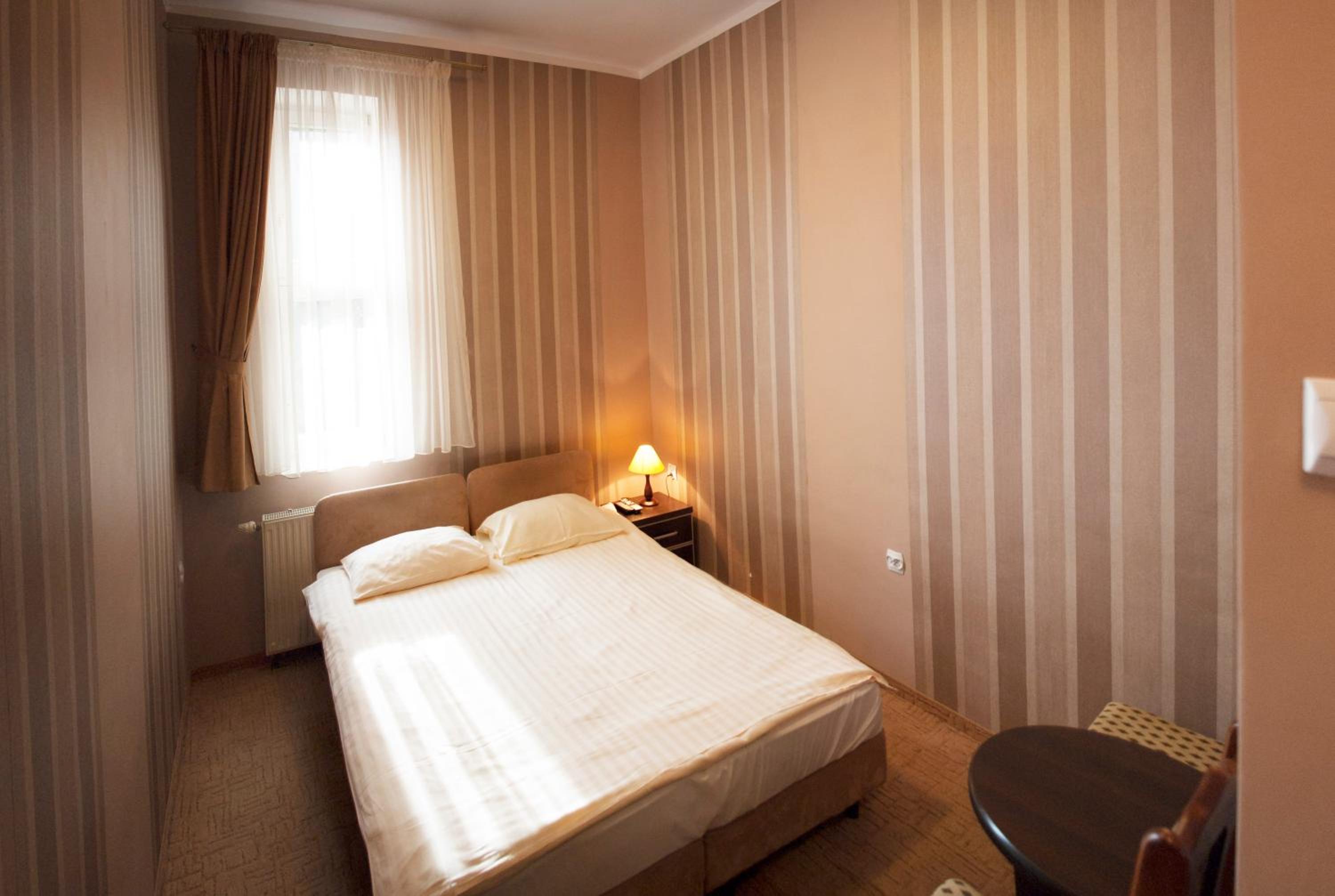 Double Room - Photo 2