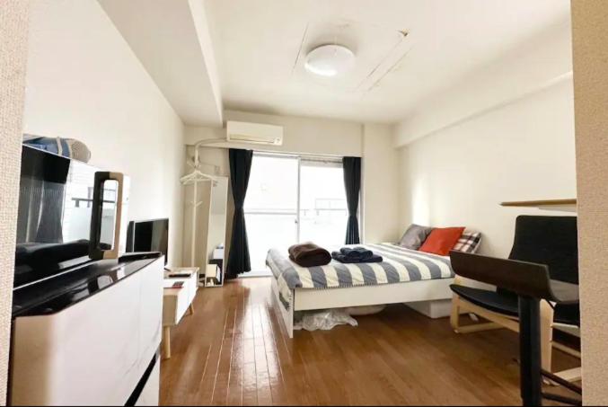 One-Bedroom Apartment photo 1