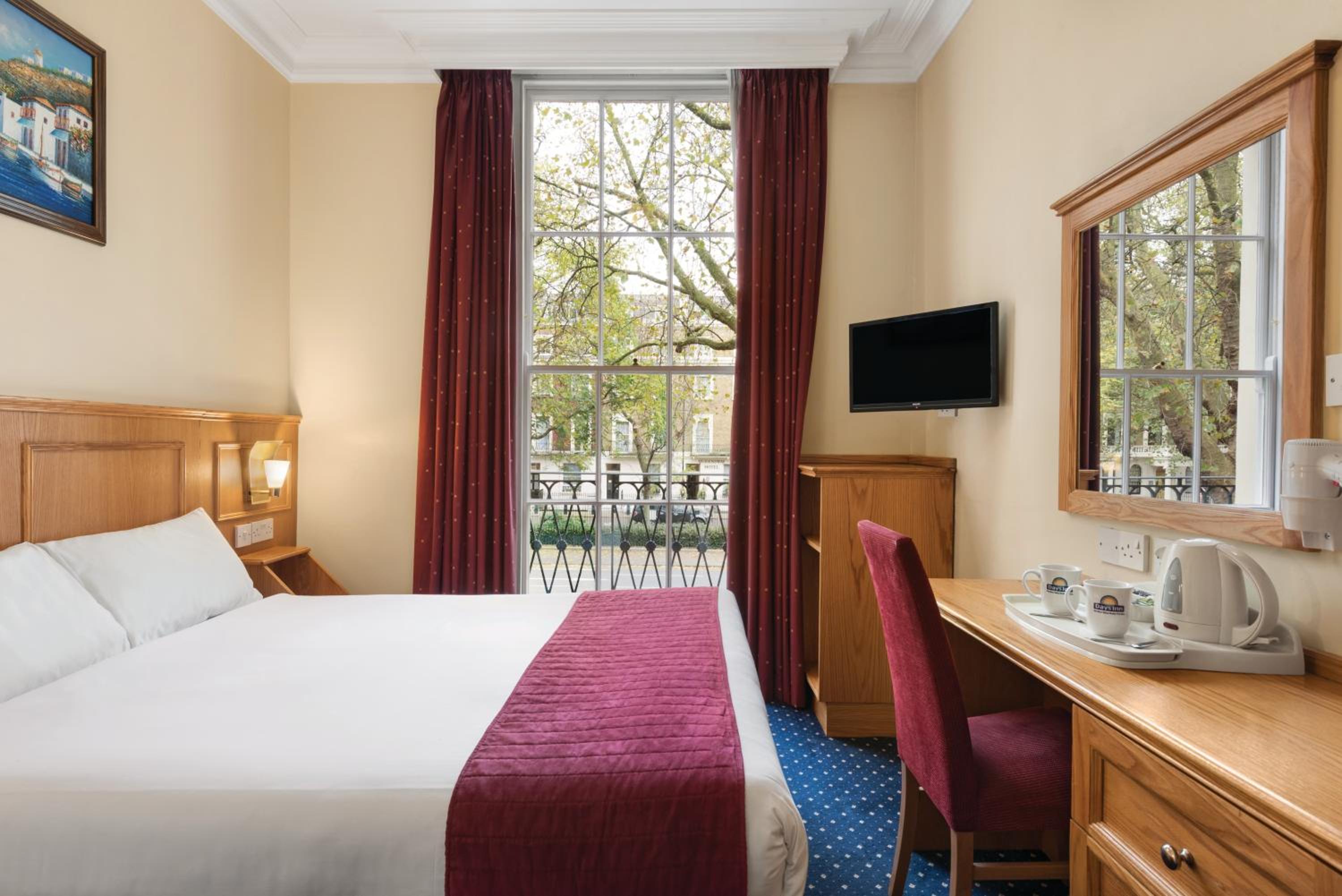 Double Room - Non-Smoking  photo 3