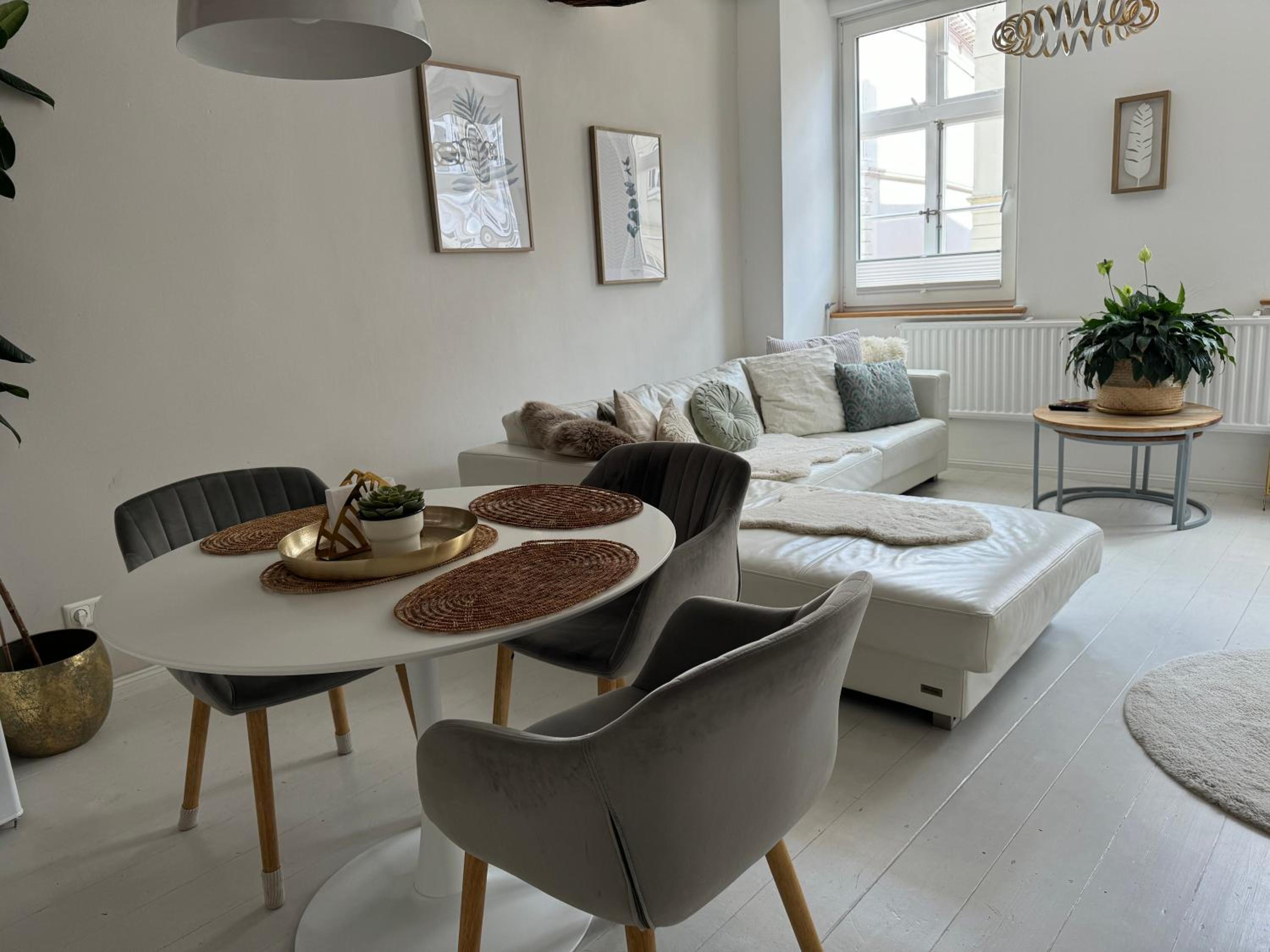 One-Bedroom Apartment photo 1