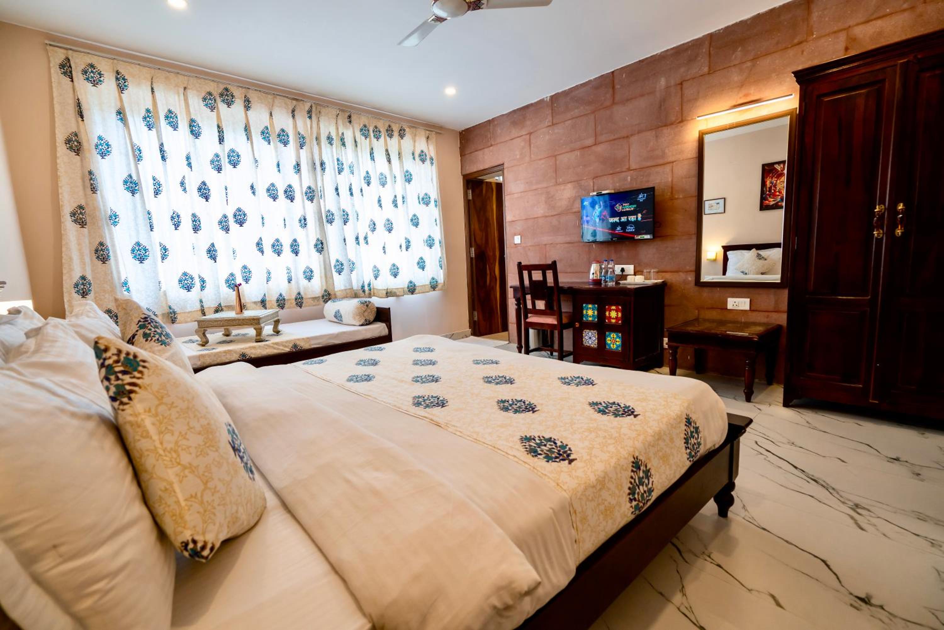 Deluxe Room 2nd floor with partial fort view and city view.  - Photo 4