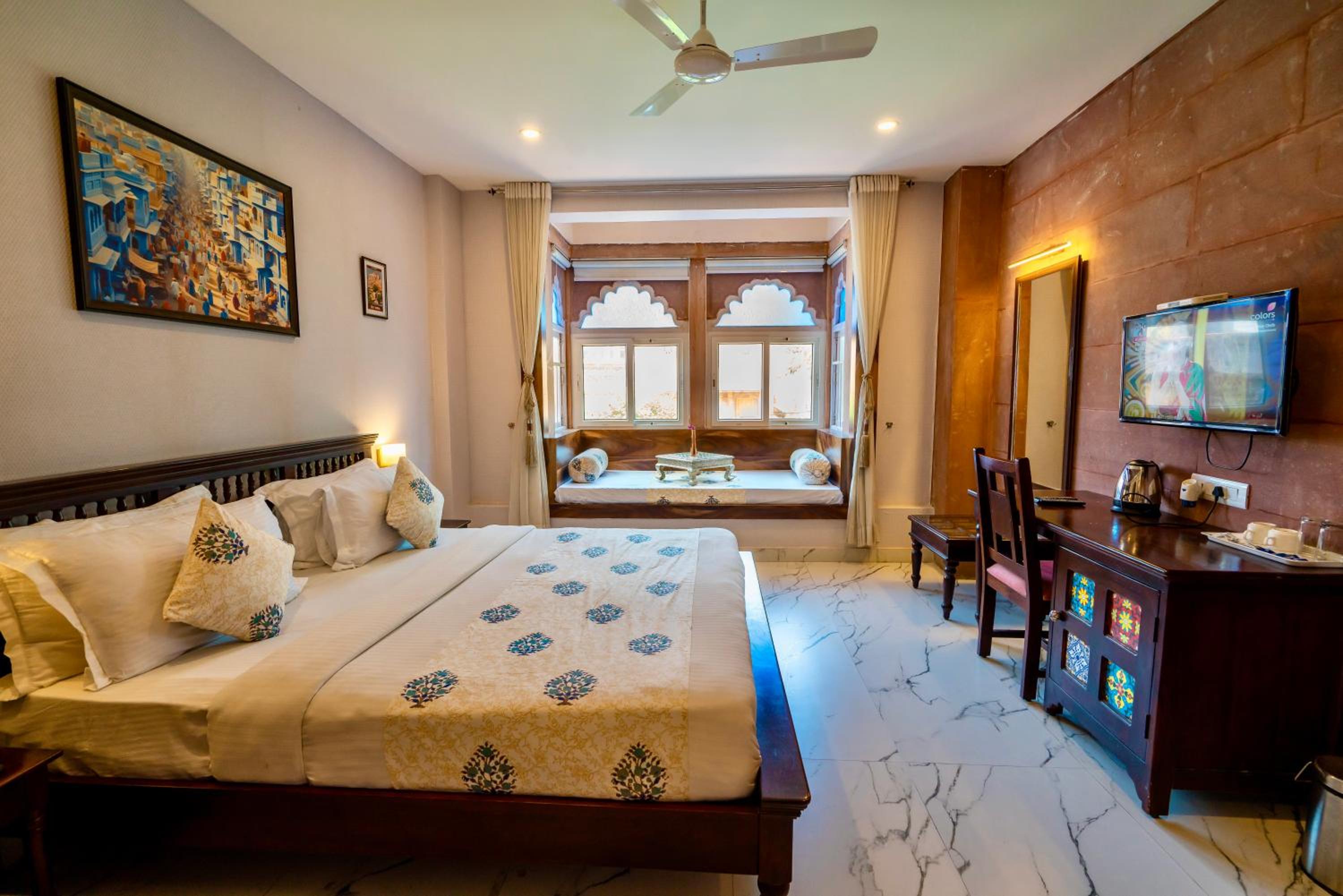 Deluxe King Room - Photo 5