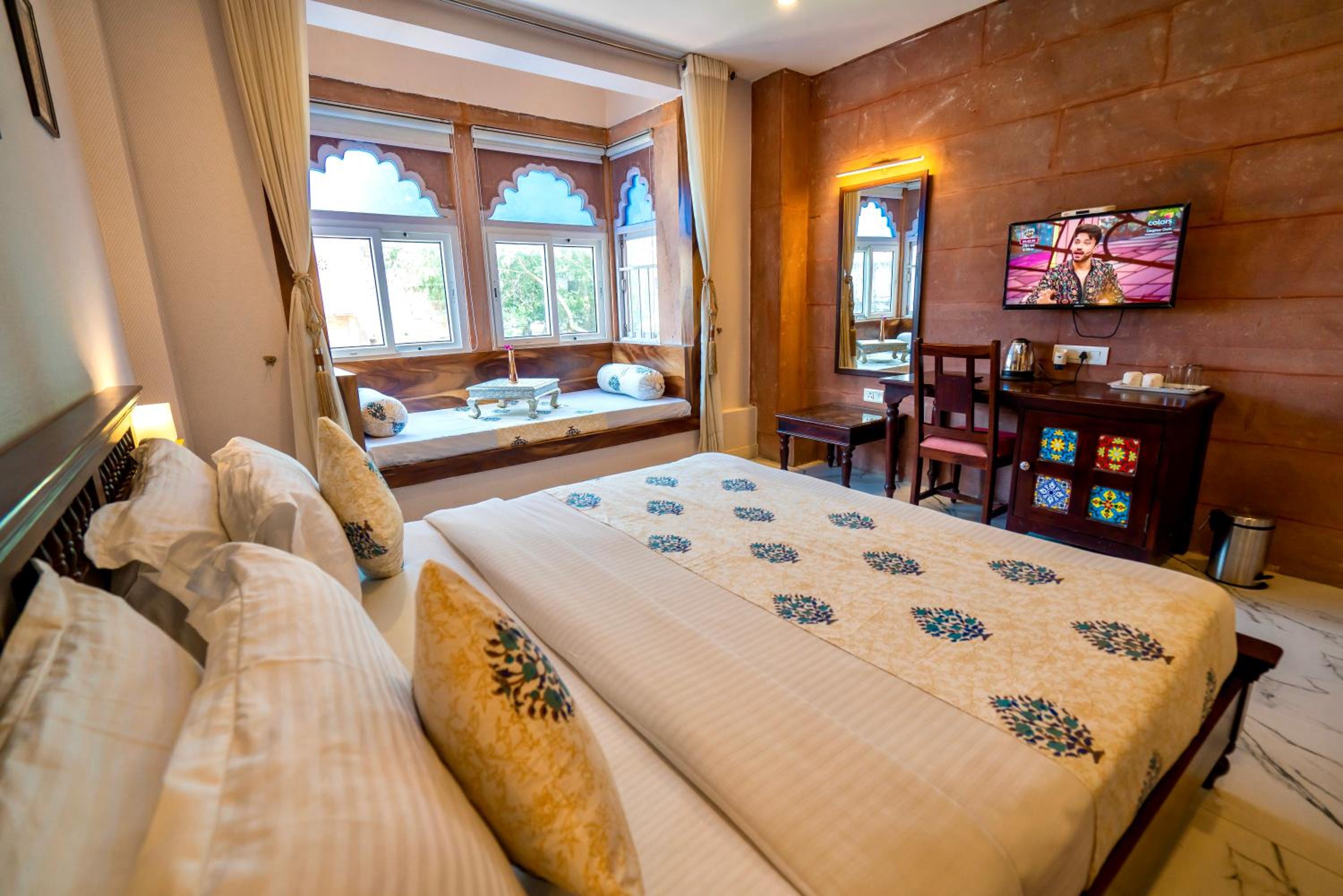 Deluxe King Room - Photo 1