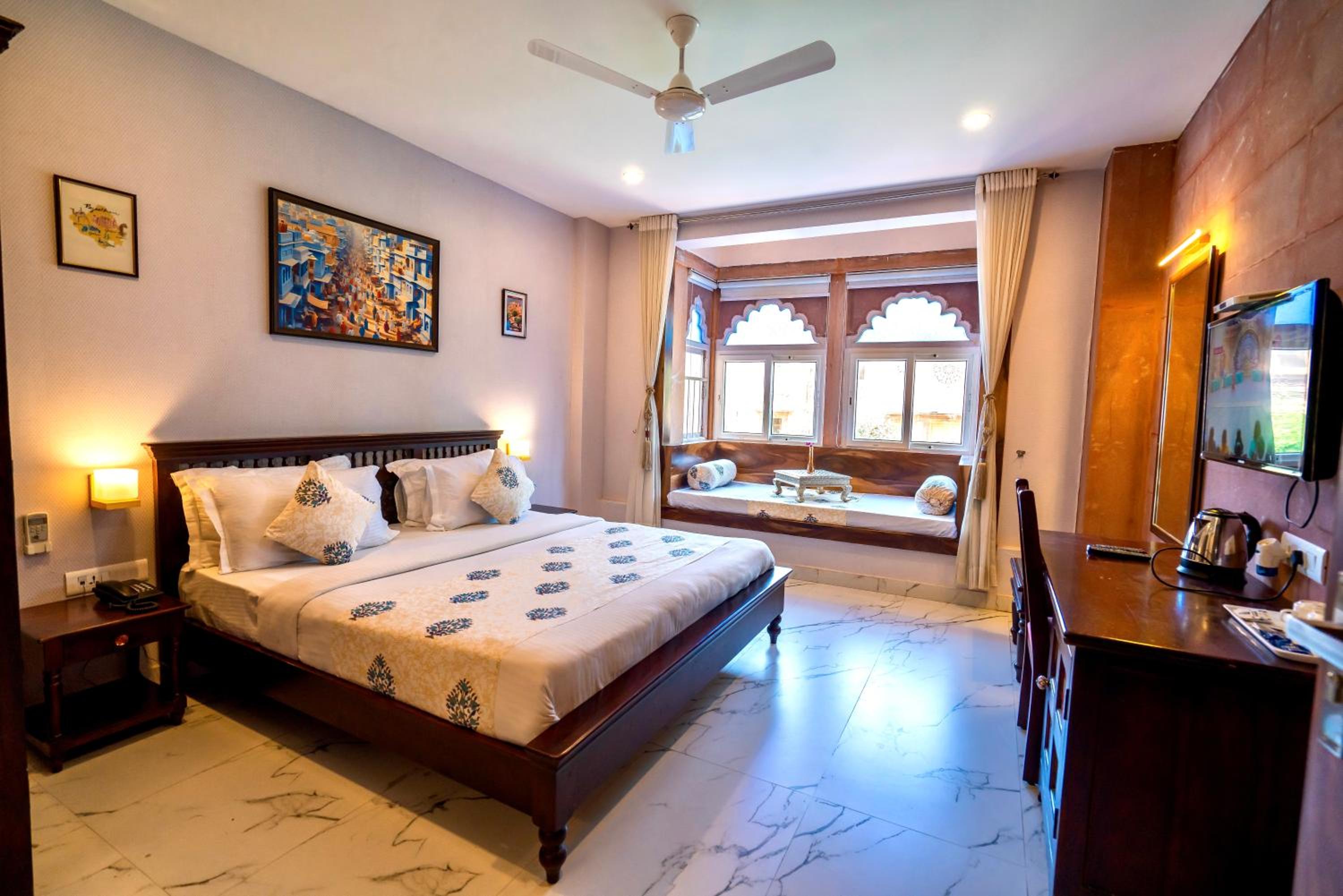 Deluxe King Room - Photo 3