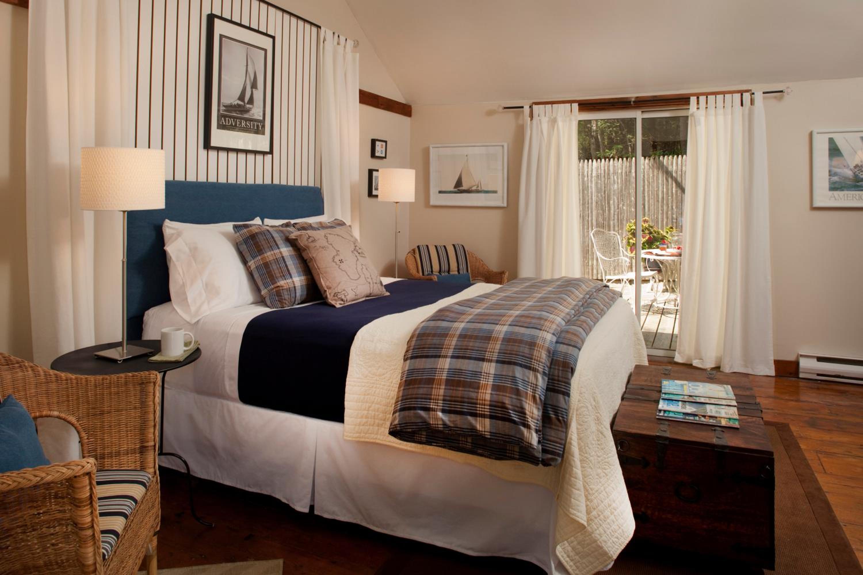 Queen Room in Cottage photo 1
