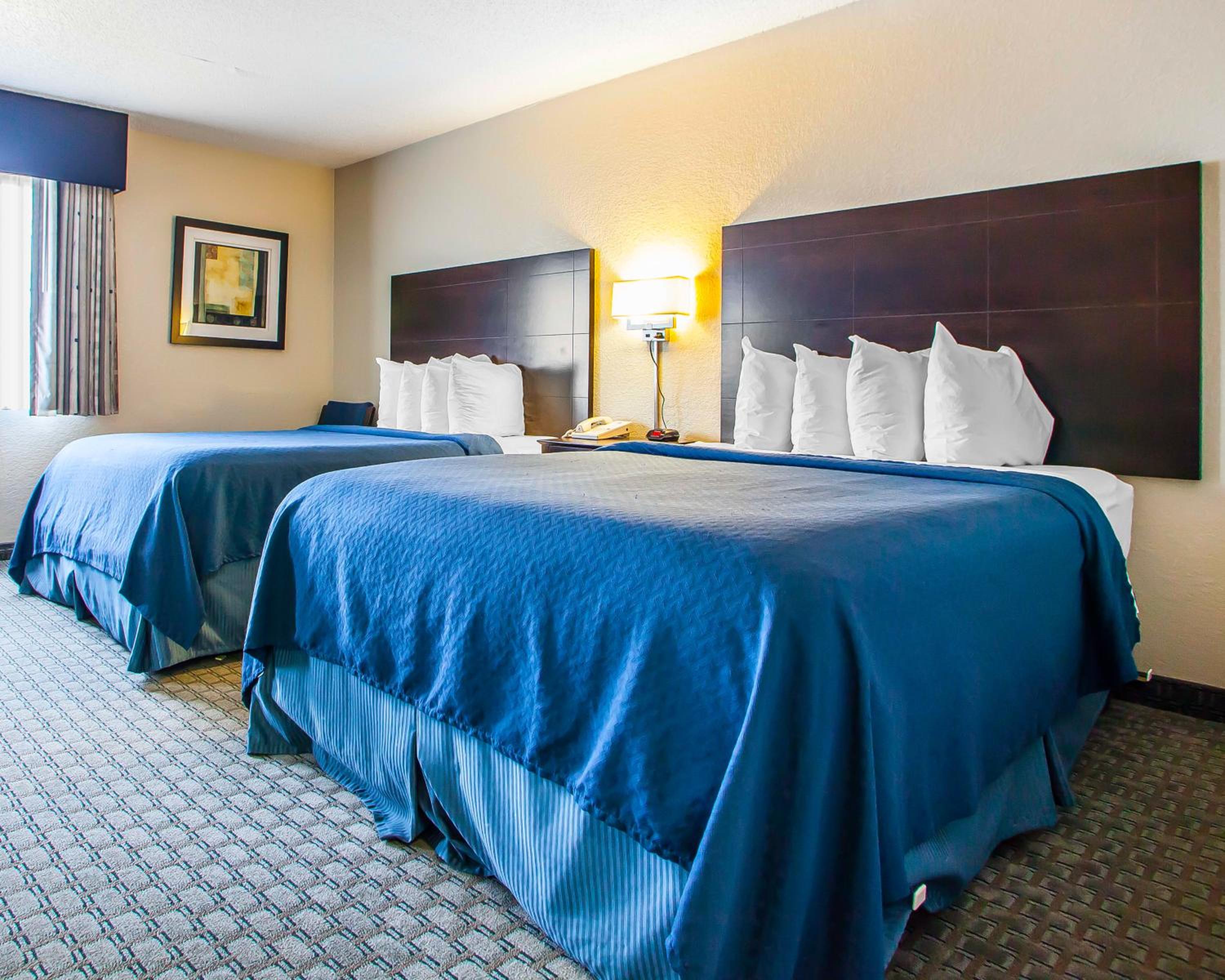 Queen Suite with Two Queen Beds - Non-Smoking - Photo 6