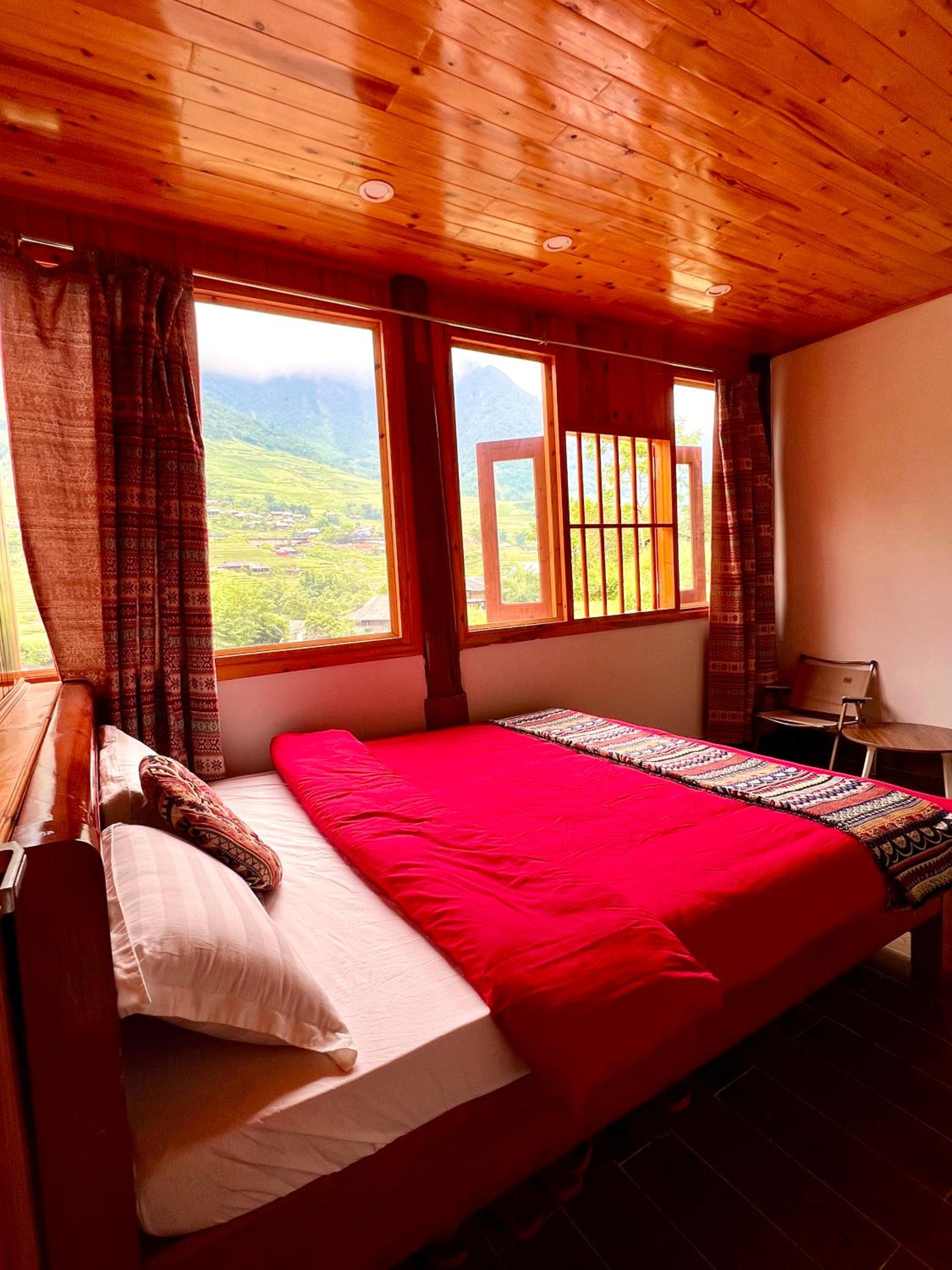 Deluxe King Room photo 1