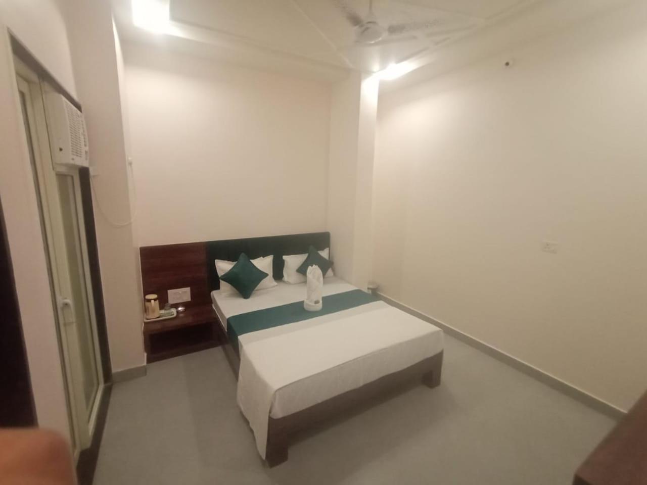 Deluxe Double Room photo 3