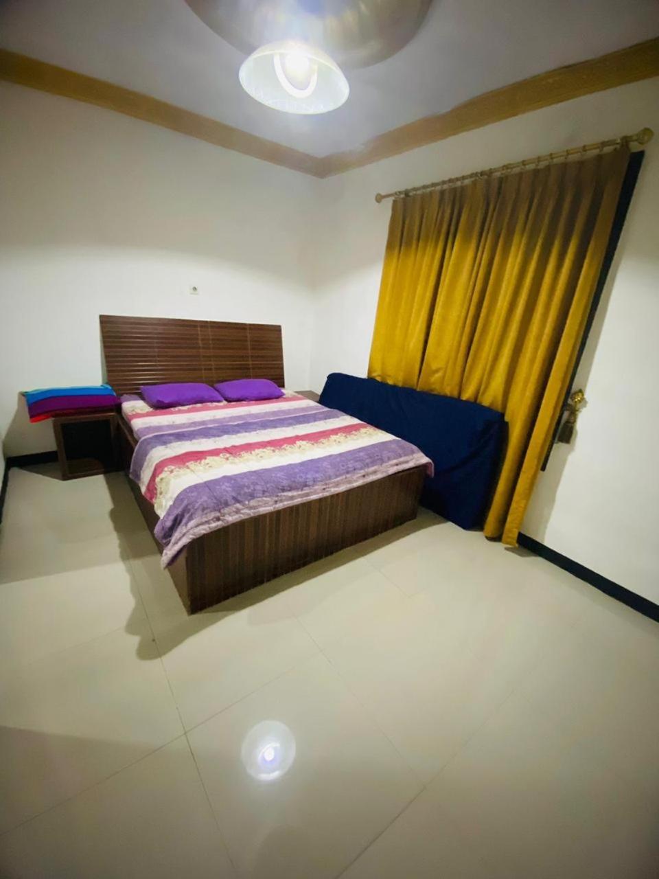 Twin Room with Private Bathroom photo 2