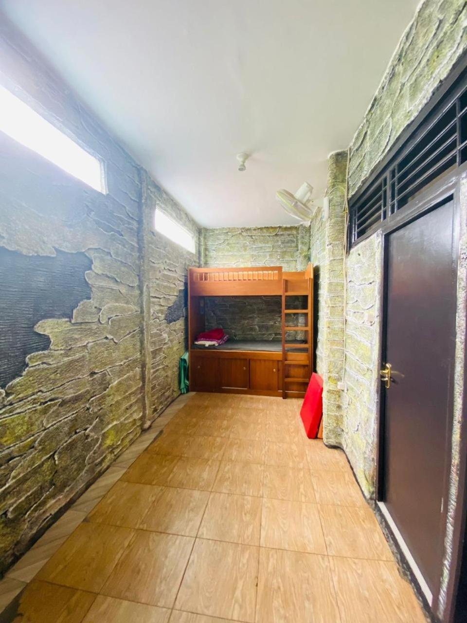Twin Room with Private Bathroom photo 1