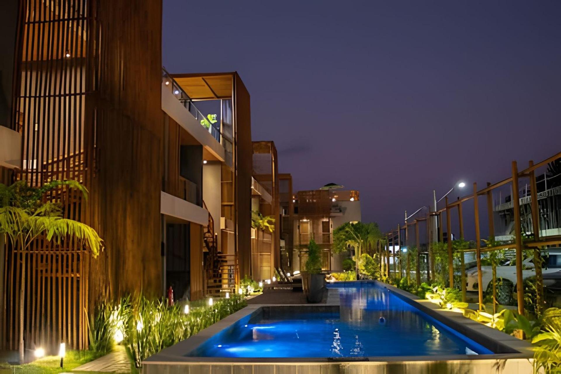 Two-Bedroom Apartment with Pool View photo 3