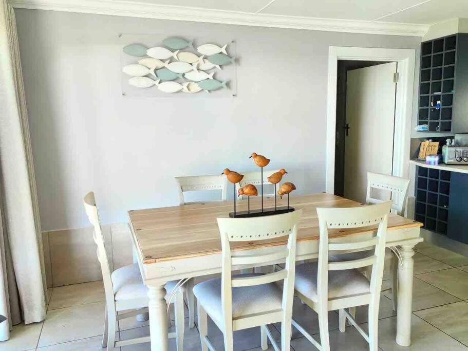 Three-Bedroom House photo 3