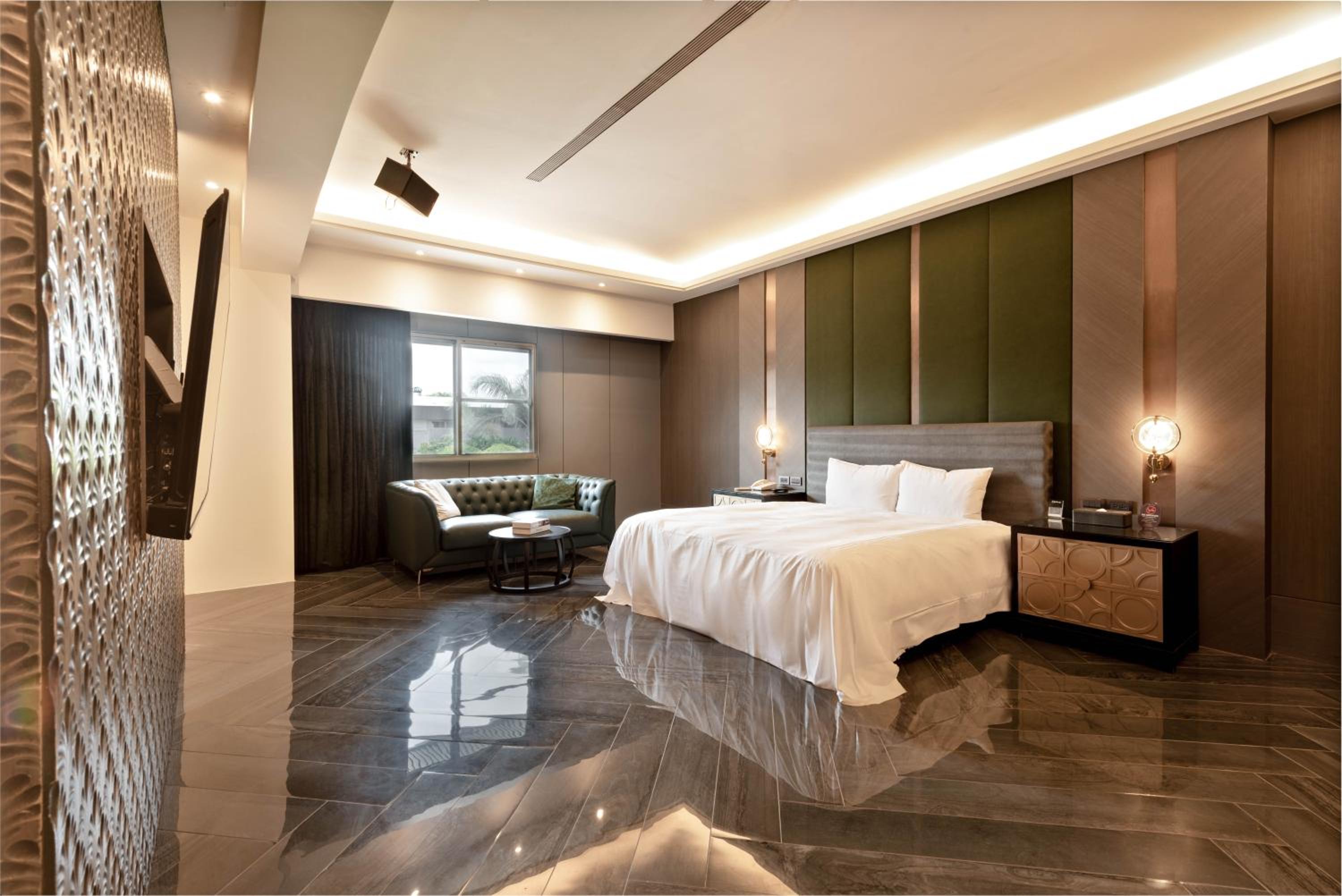 Deluxe Double Room (2 Adults + 1 Child) - Check-in after 20:00, check-out before 11:00 photo 2