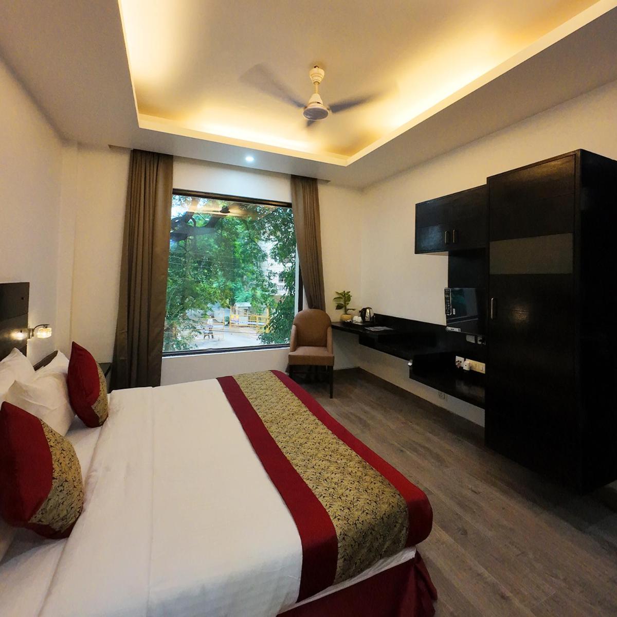 Deluxe Double Room (2 Adults + 1 Child)