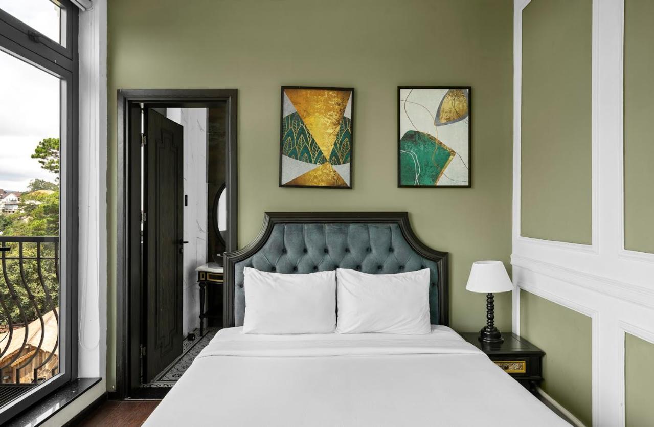Deluxe Double Room with Balcony - Photo 22