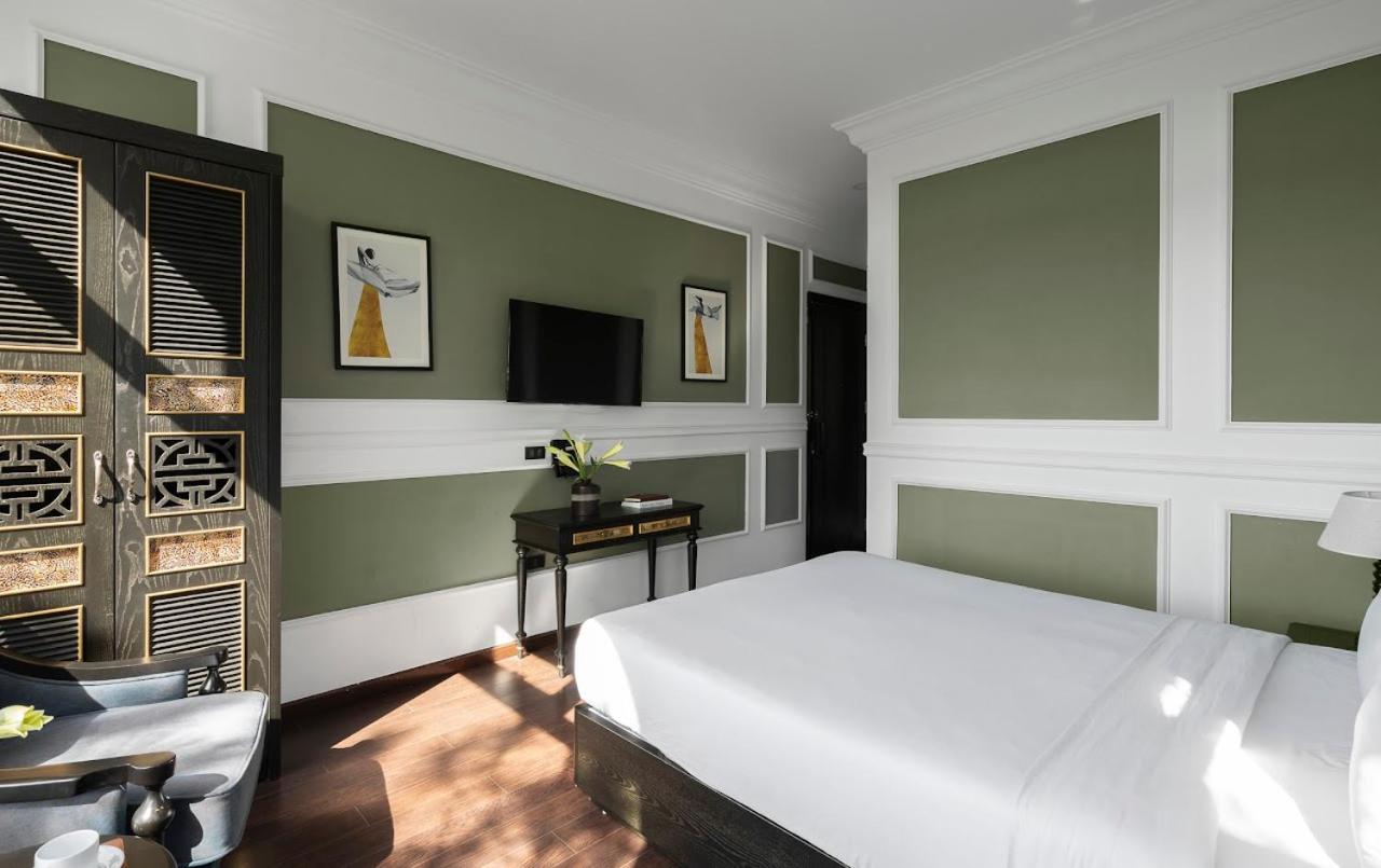 Deluxe Double Room with Balcony - Photo 20