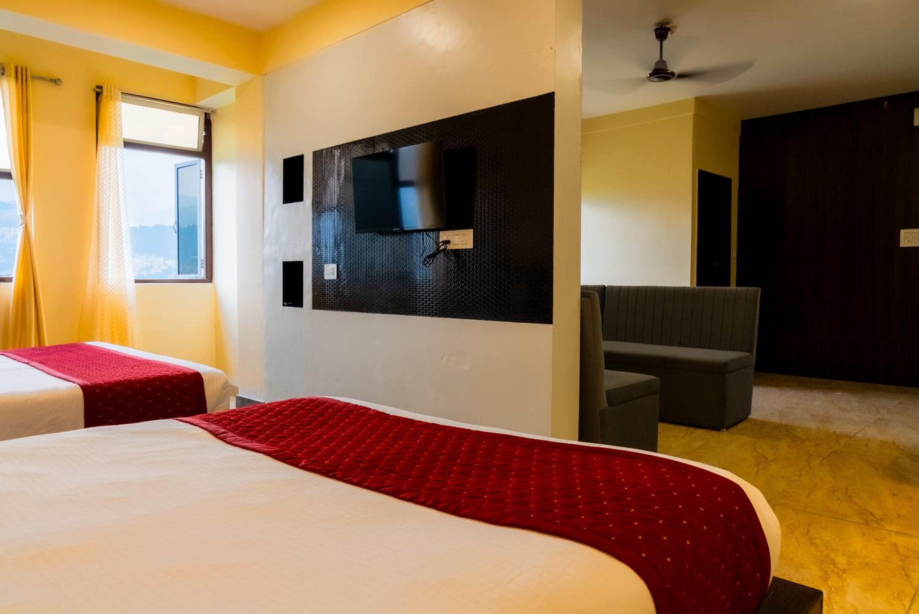 Quadruple Room with Mountain View