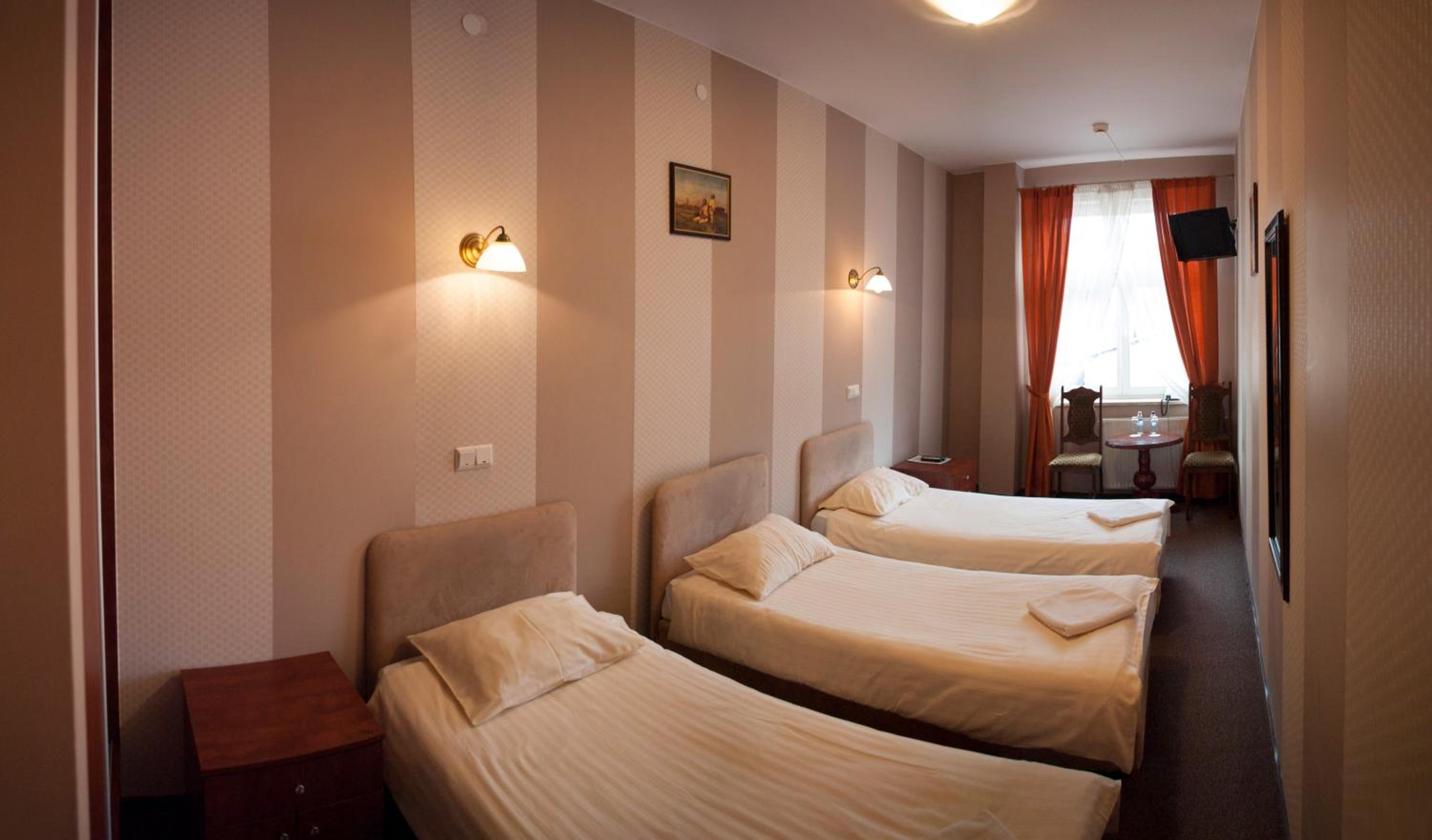 Twin Room - Photo 4