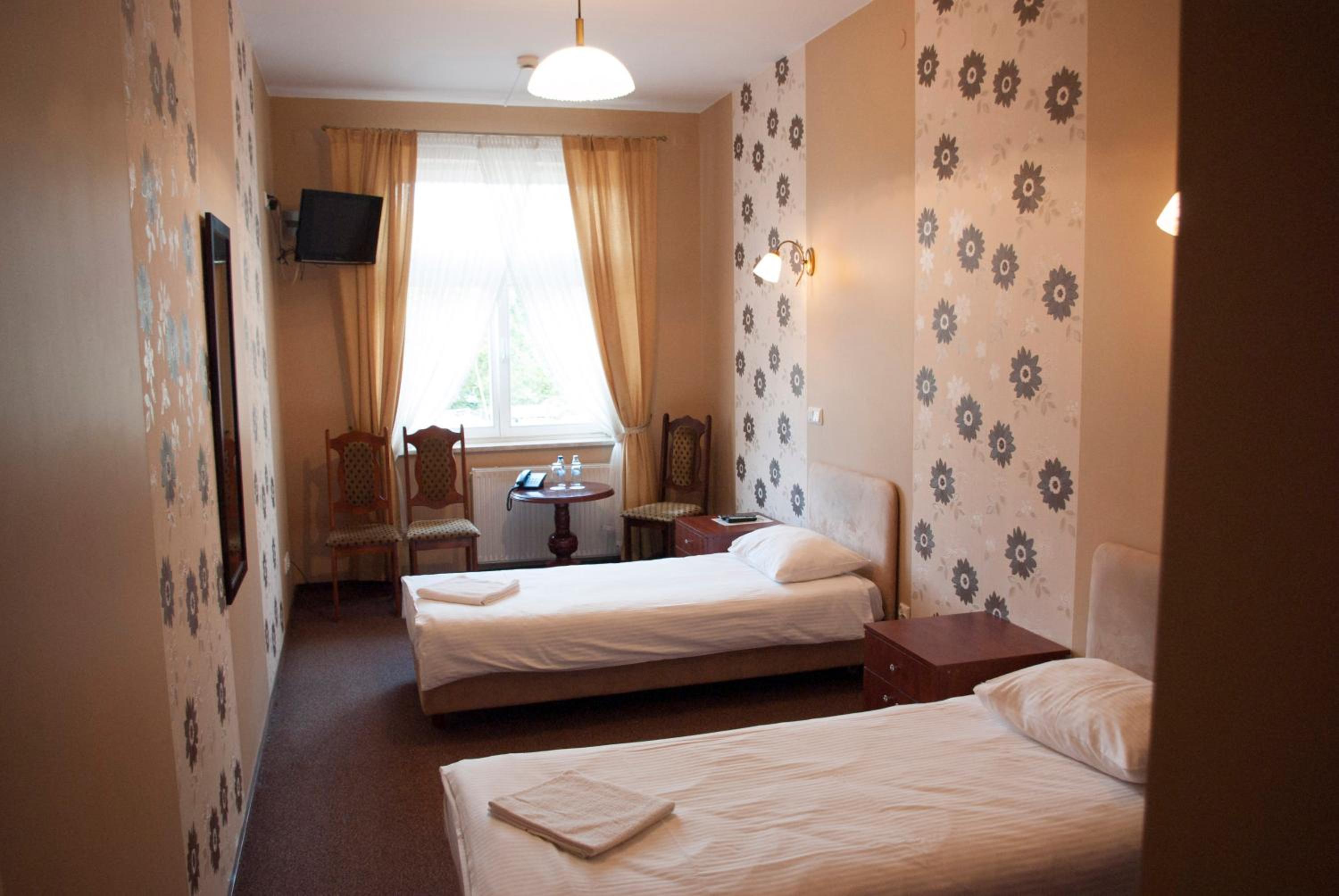 Twin Room - Photo 2