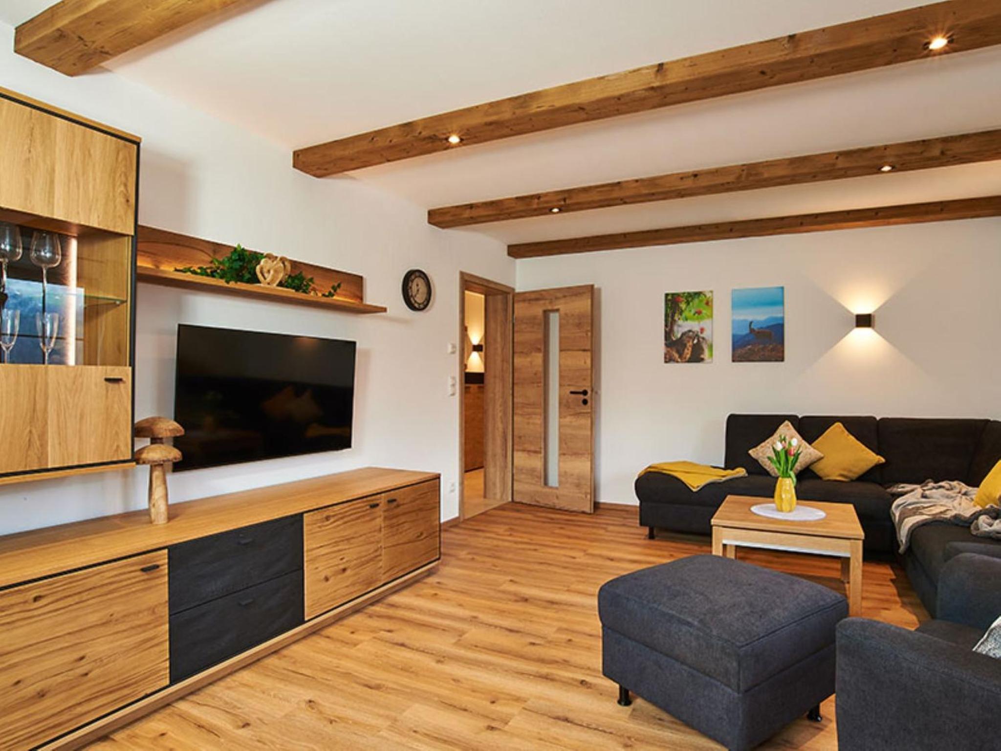 One-Bedroom Apartment with Balcony and Mountain View   photo 1