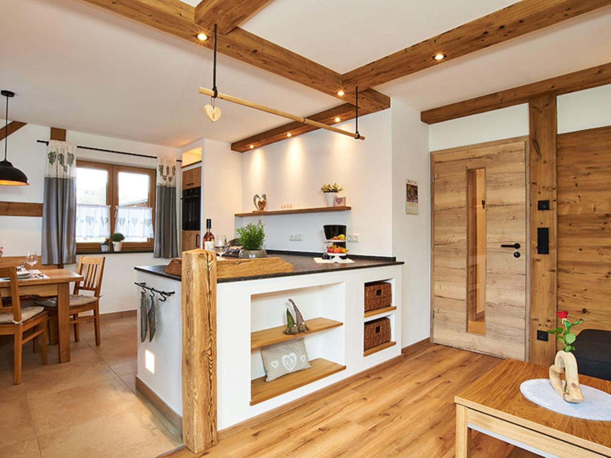 One-Bedroom Apartment with Balcony and Mountain View   photo 3