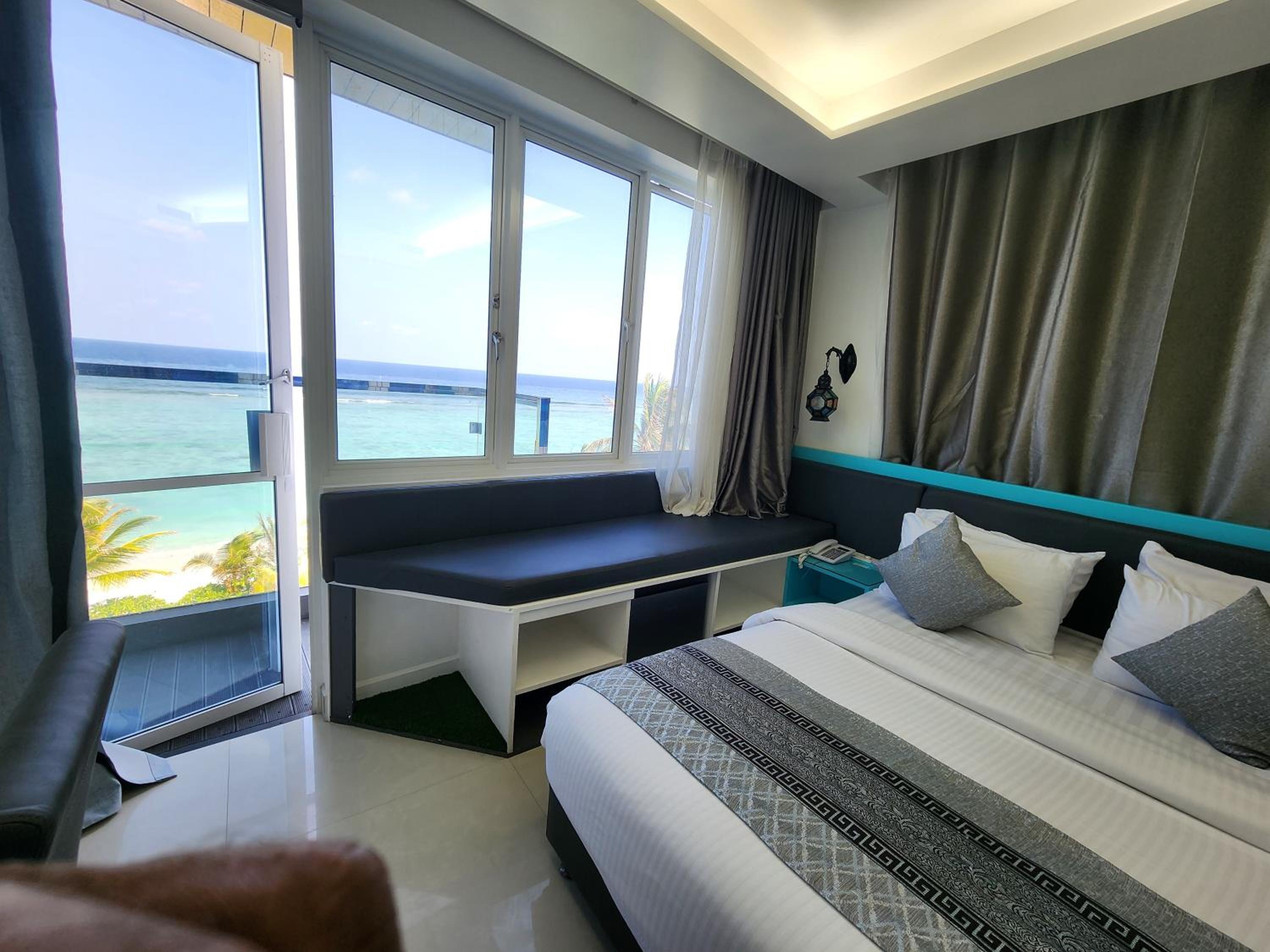 Deluxe Double Room with Balcony and Sea View - Photo 5