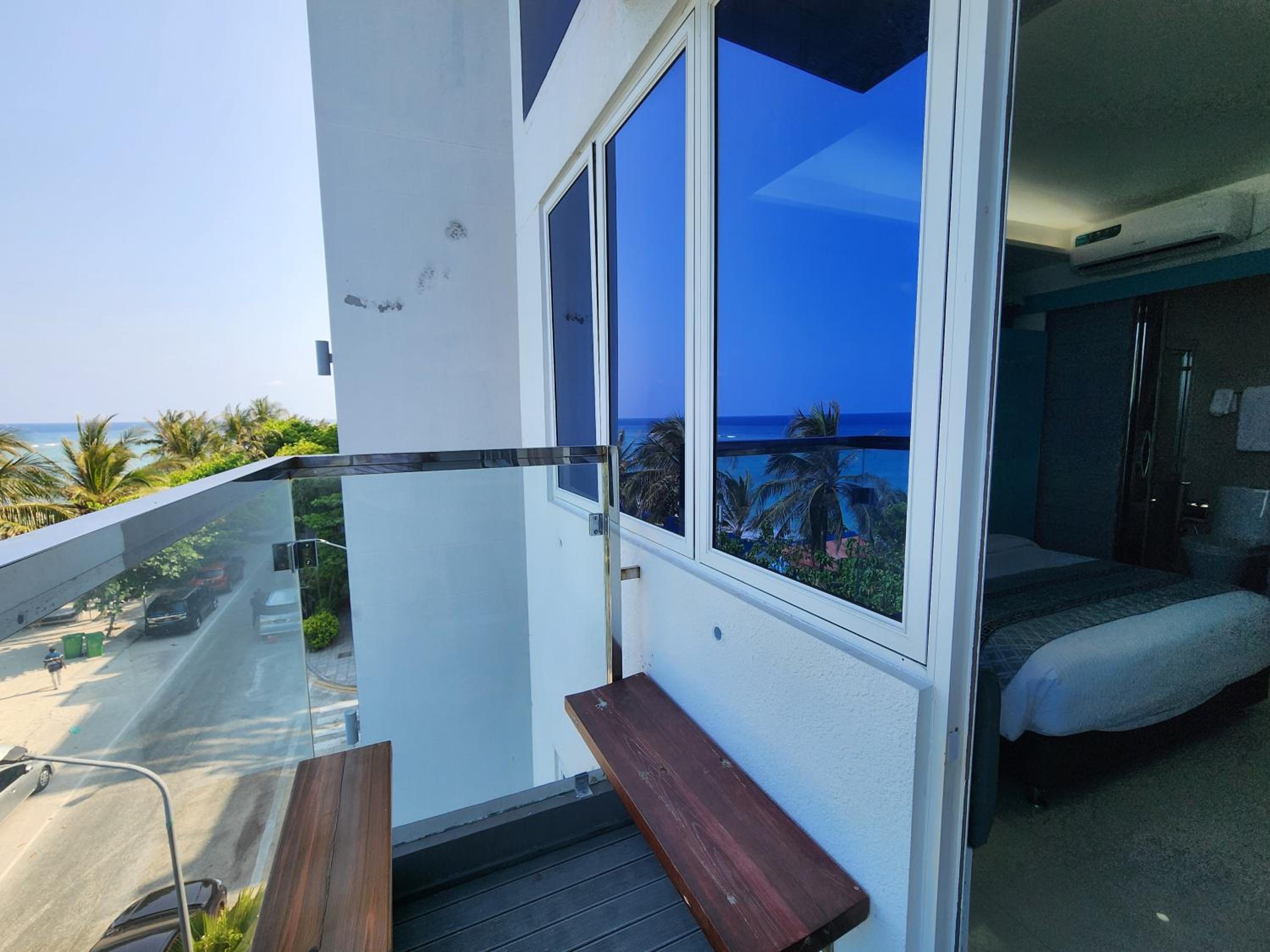 Deluxe Double Room with Balcony and Sea View - Photo 7