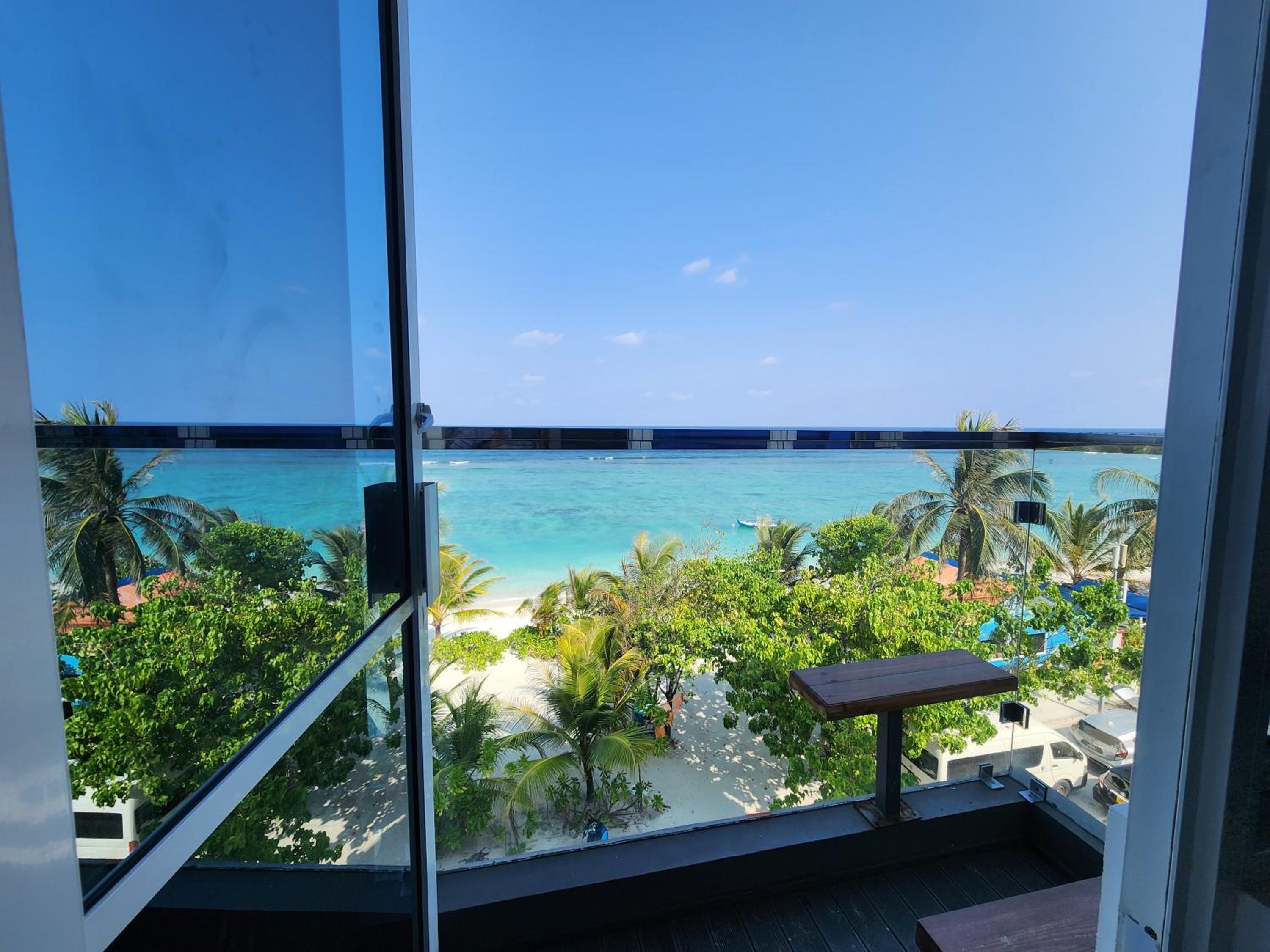 Deluxe Double Room with Balcony and Sea View - Photo 8