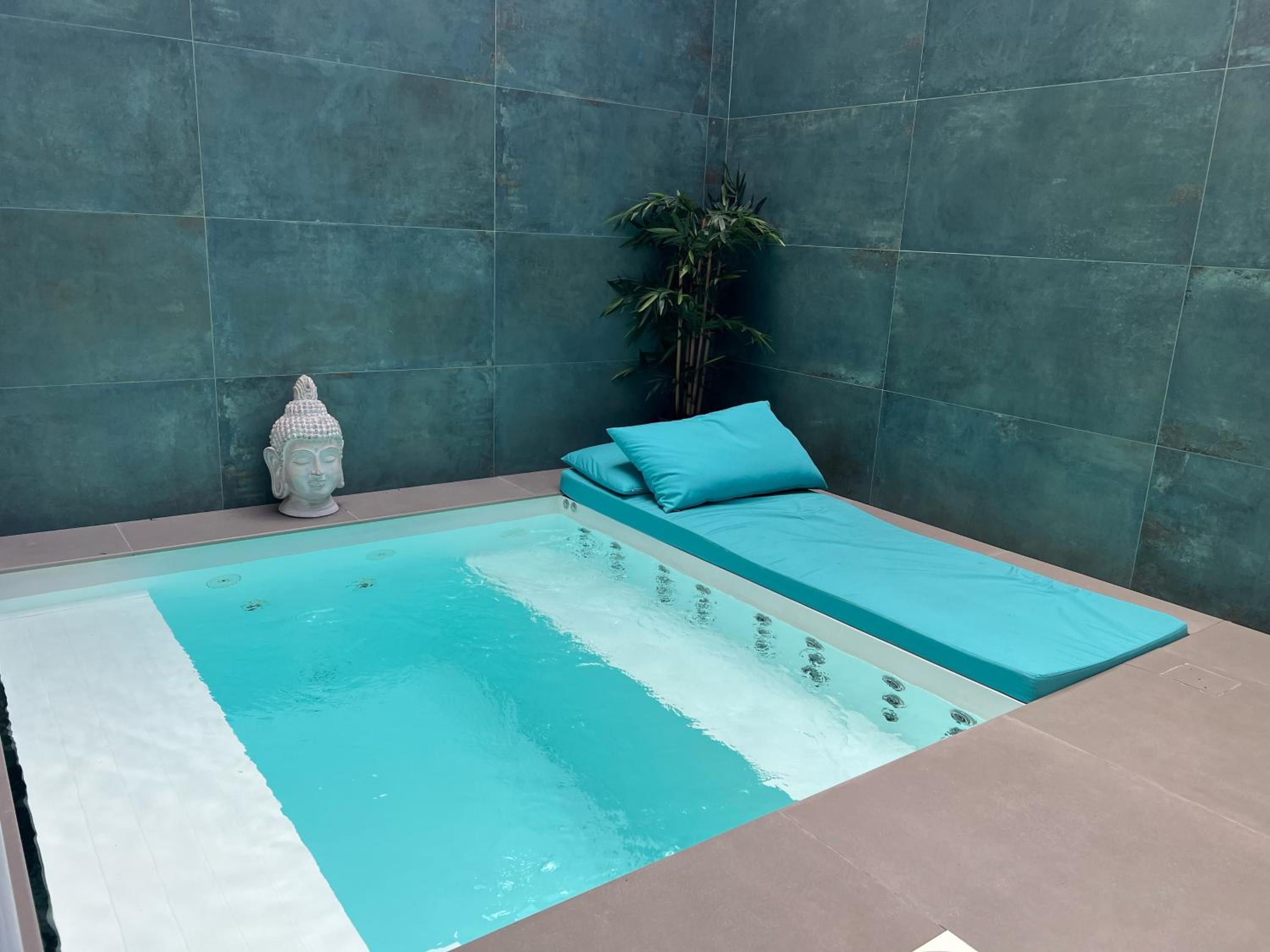 Apartment with Pool View  photo 2
