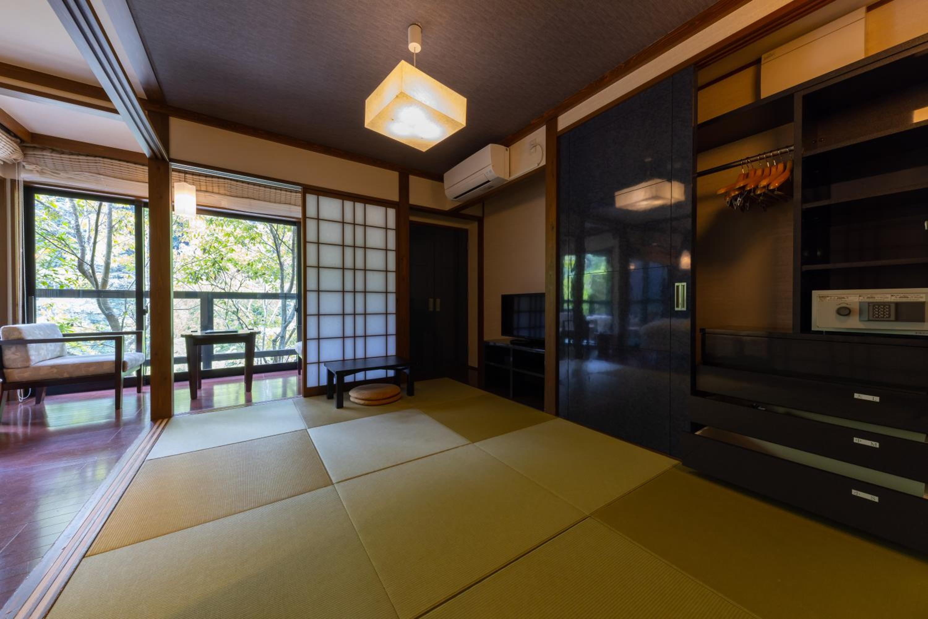 Twin Room With Private Bathroom - Photo 1