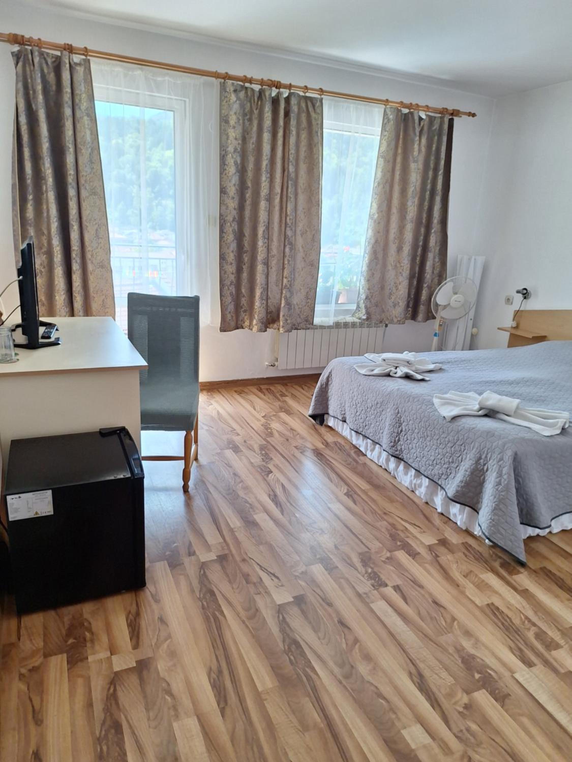 Double or Twin Room - Photo 2