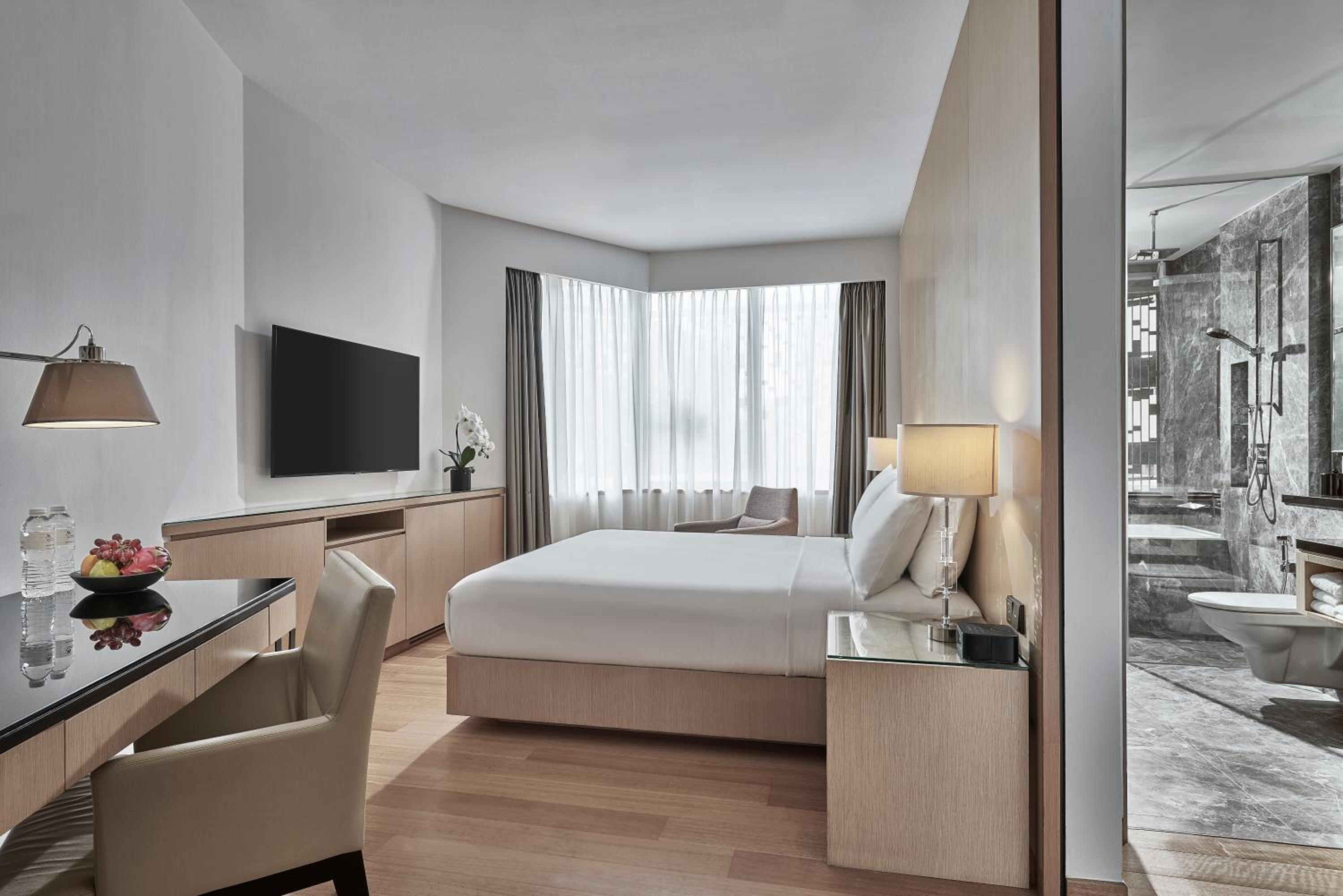 Family Two Bedroom Suite with Pool Access/Club Lounge Access