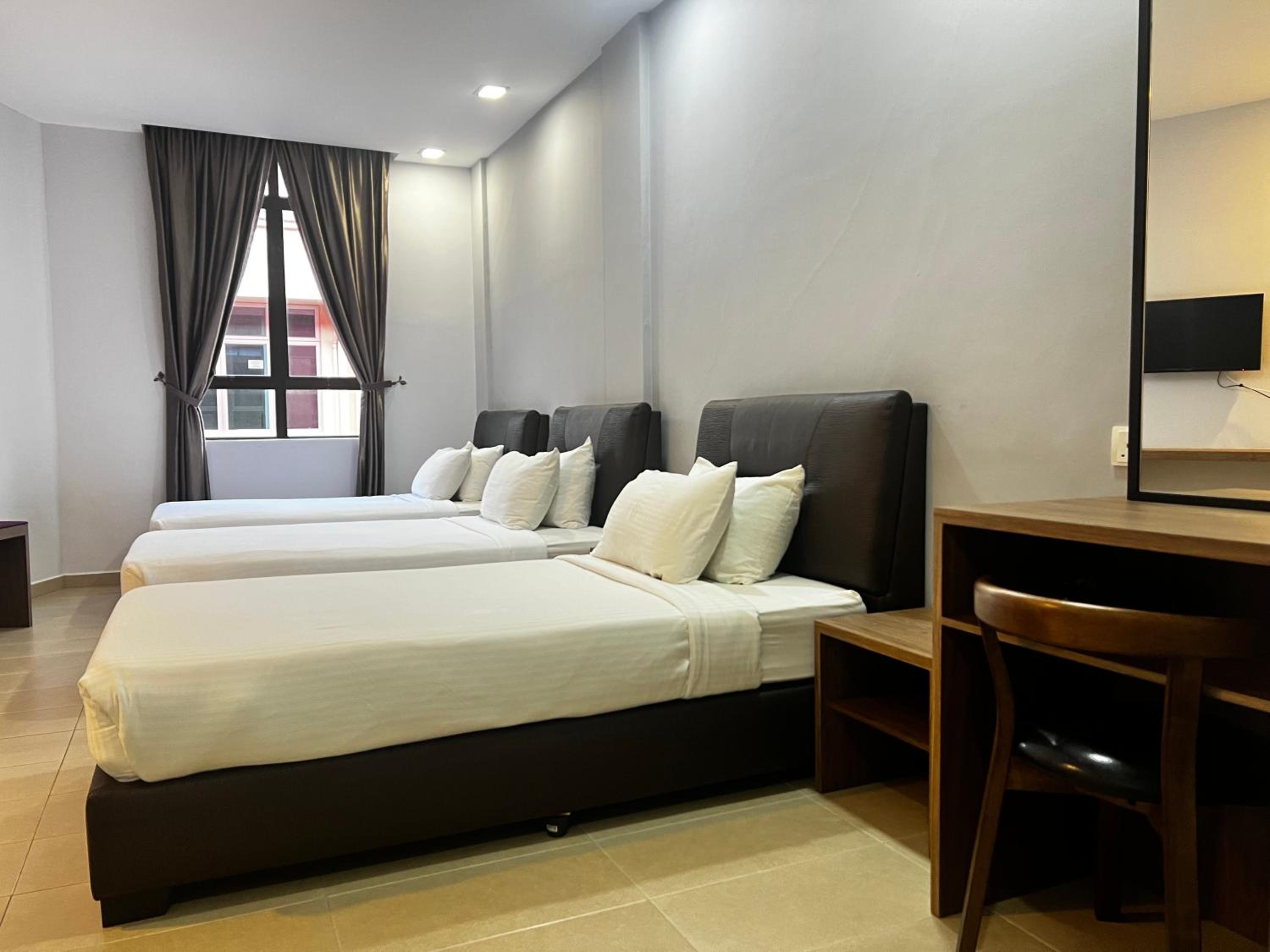 Deluxe Triple Room - Photo 2