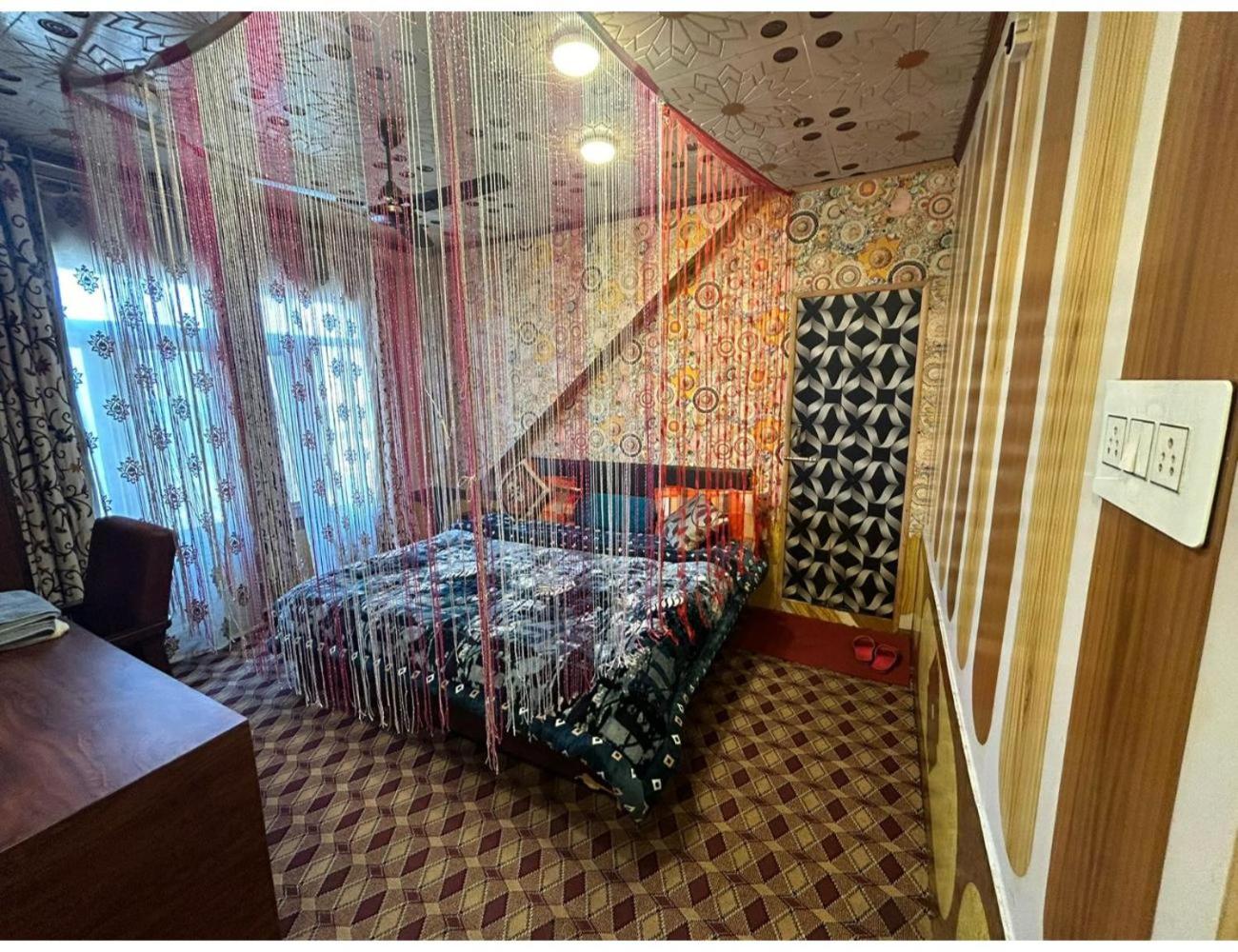 Deluxe King Room photo 1