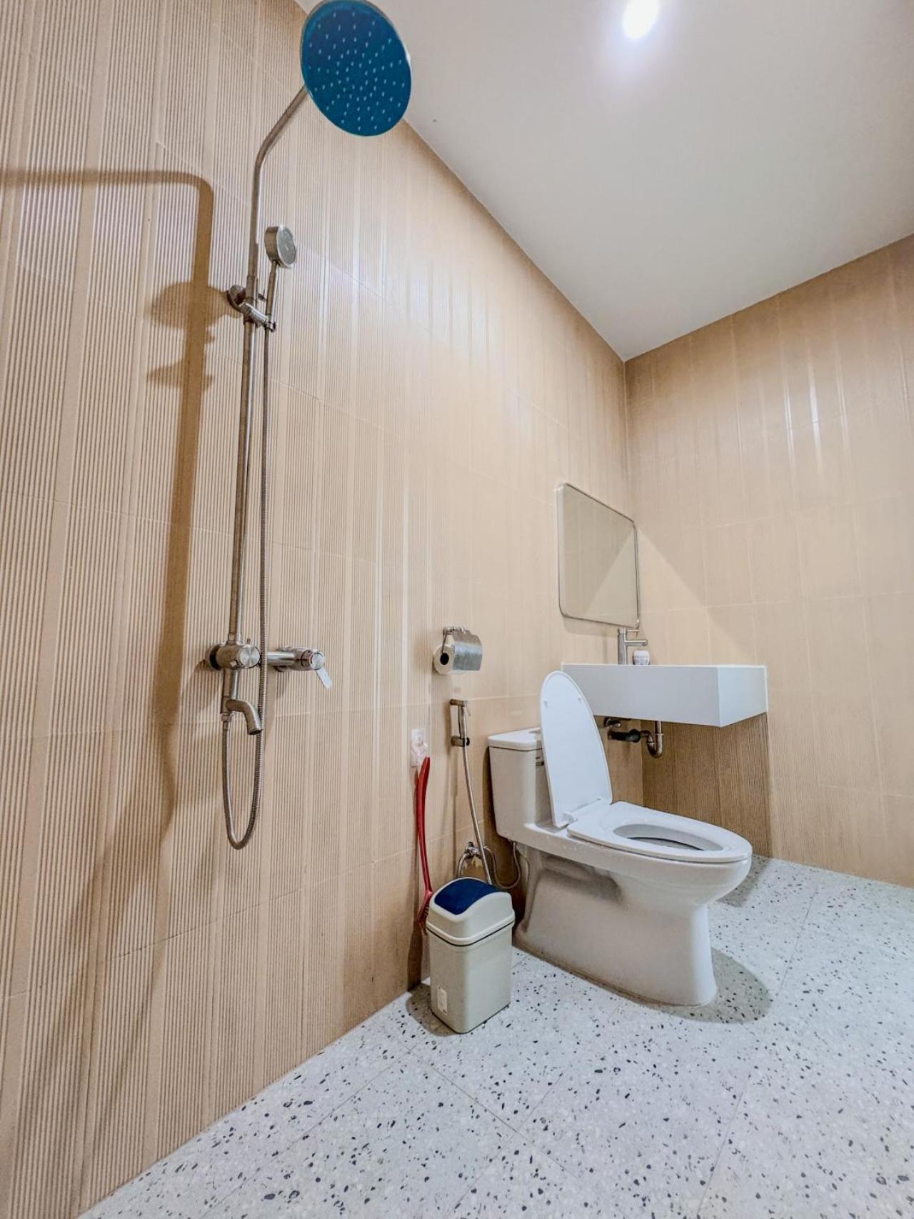 Deluxe Double Room - Photo 9