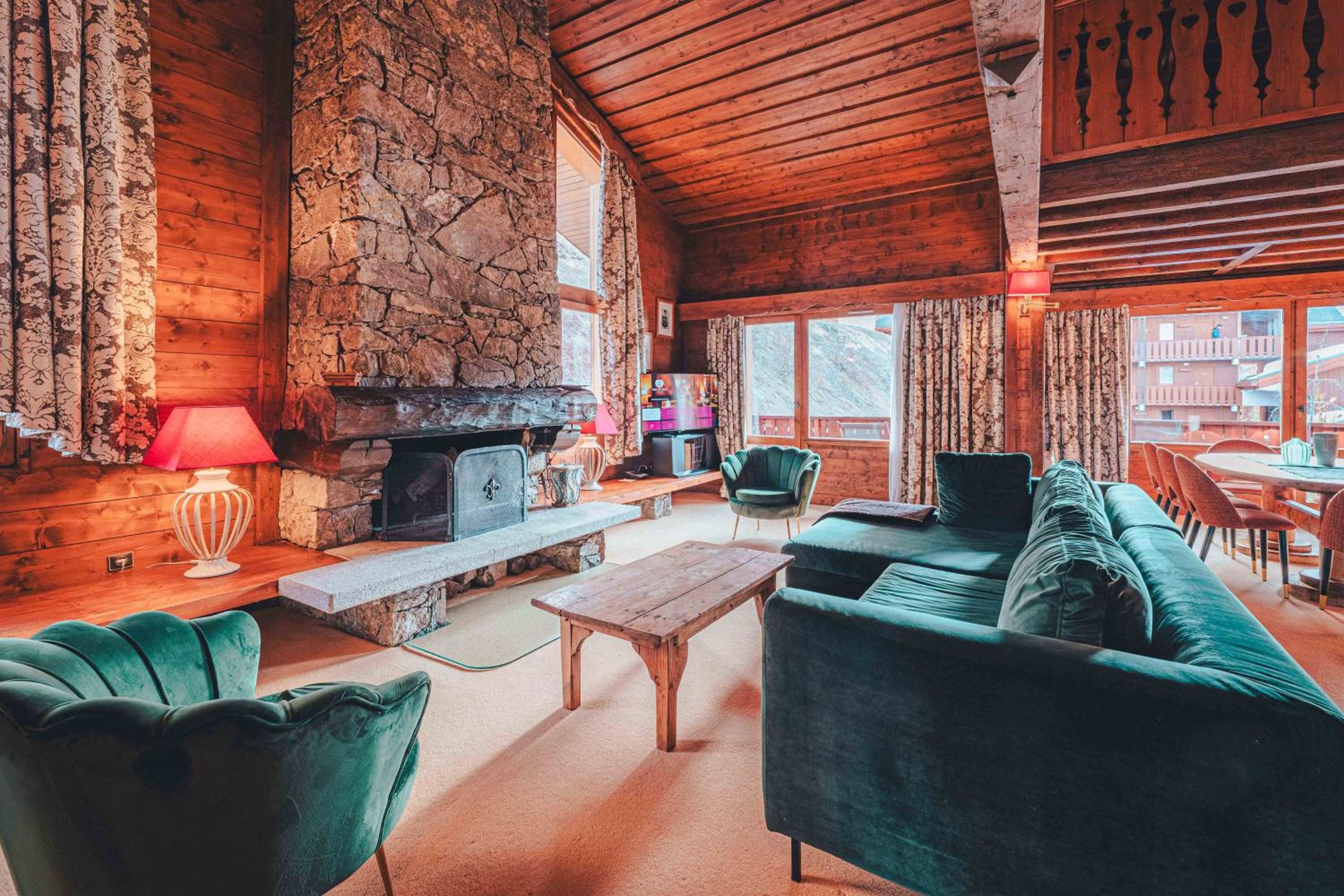Deluxe Four-Bedroom Apartment