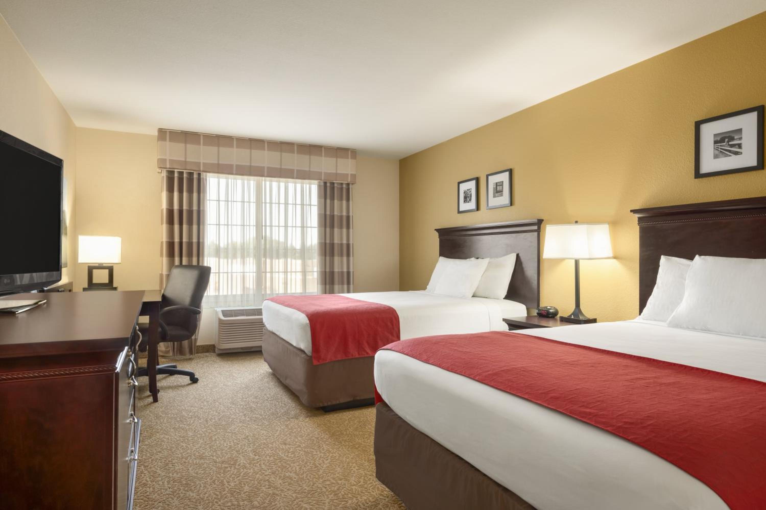 Queen Room with Two Queen Beds - Photo 1