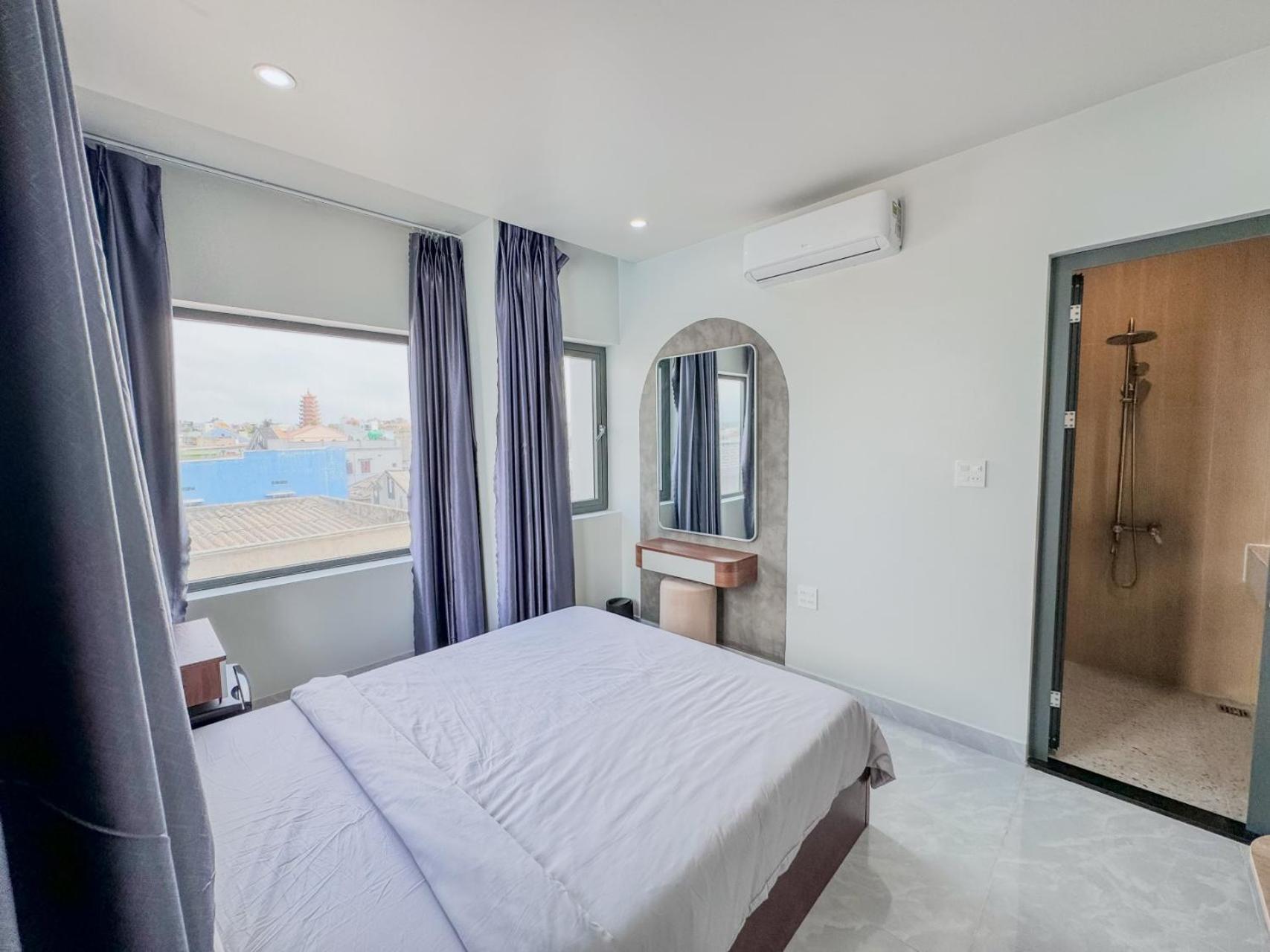Deluxe Double Room with Side Sea View photo 2