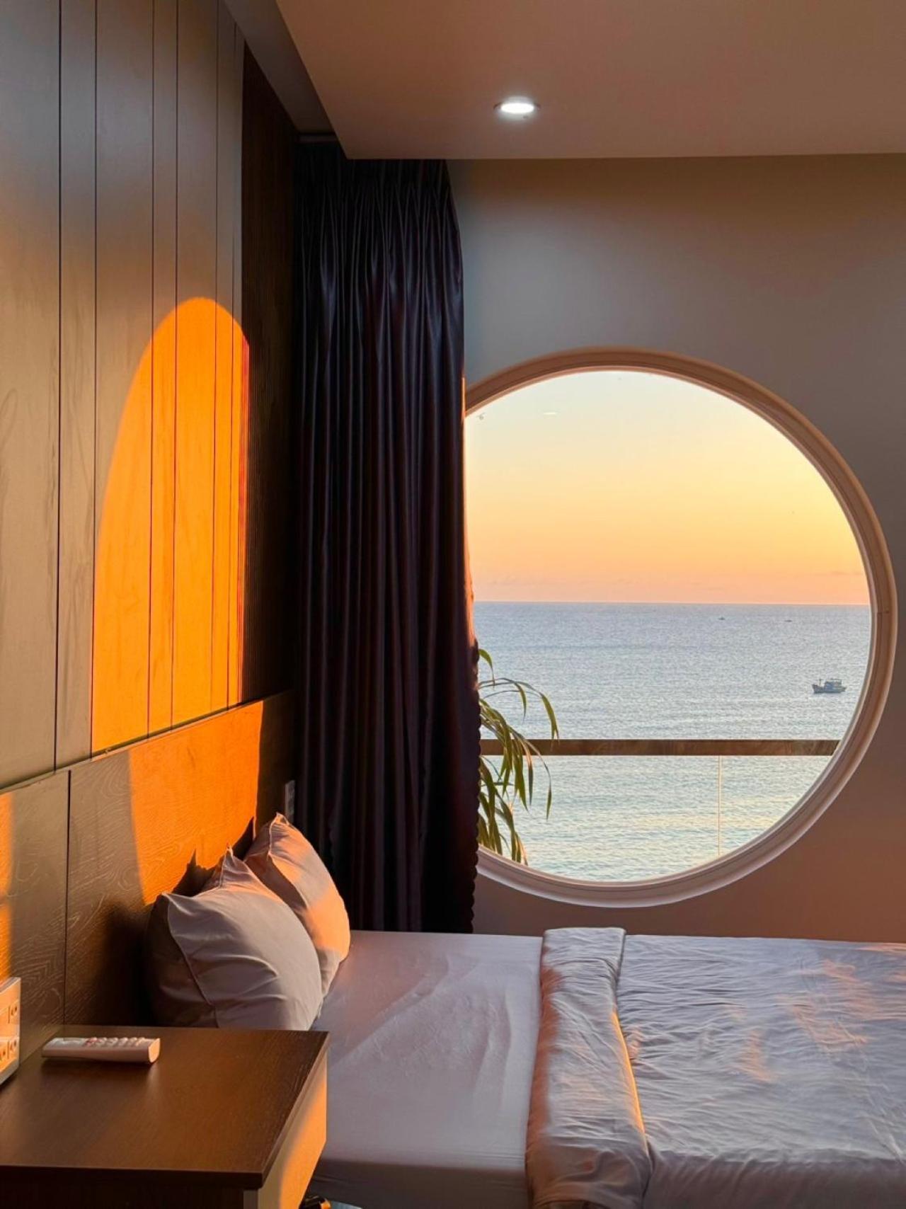 Deluxe Double Room with Sea View - Photo 5