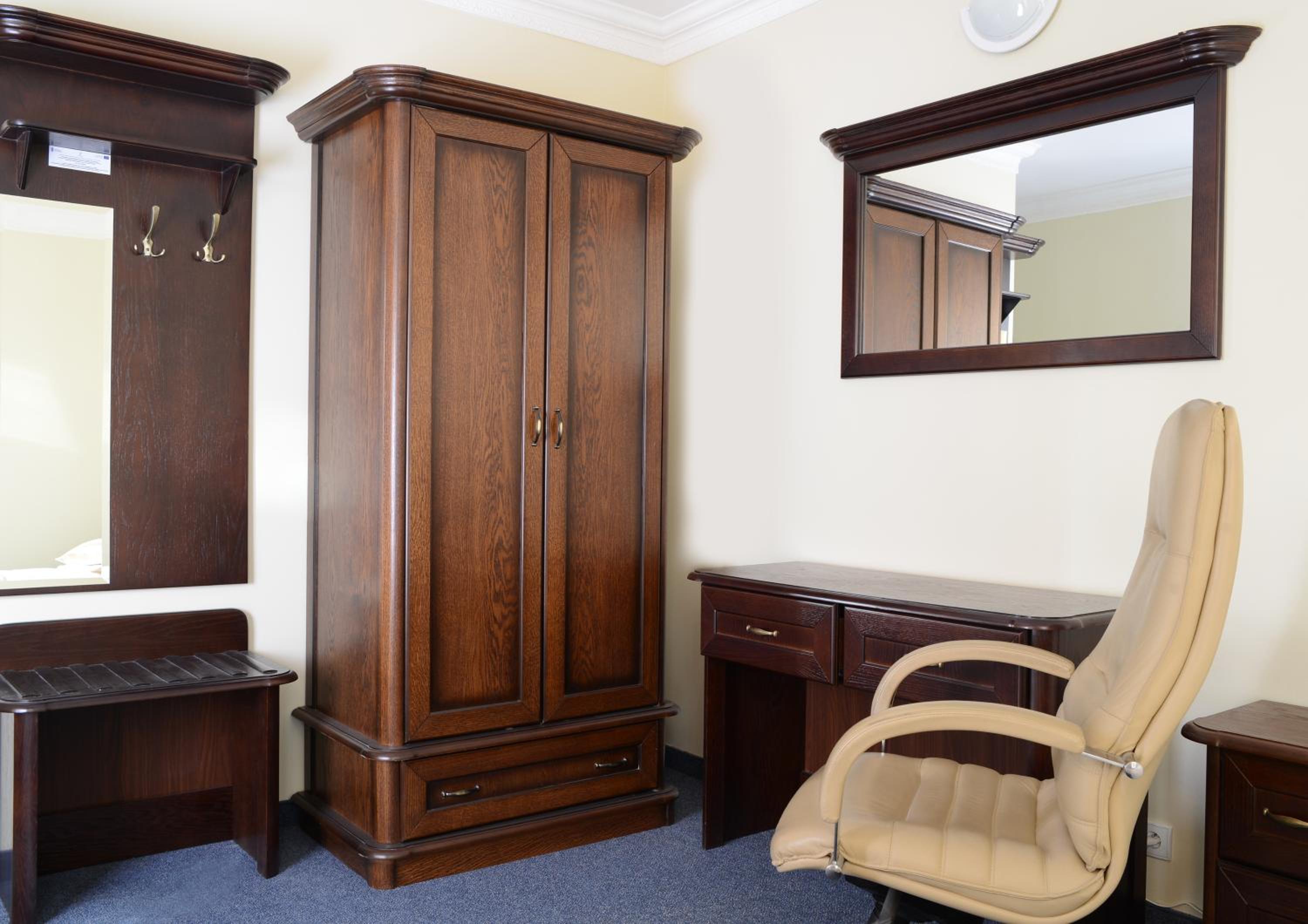 Standard Twin Room - Photo 11